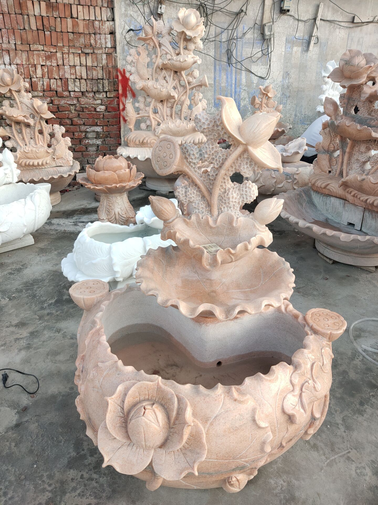 石雕荷花盆养鱼池流水晚霞红户外庭院屏风别墅造水景小品摆件