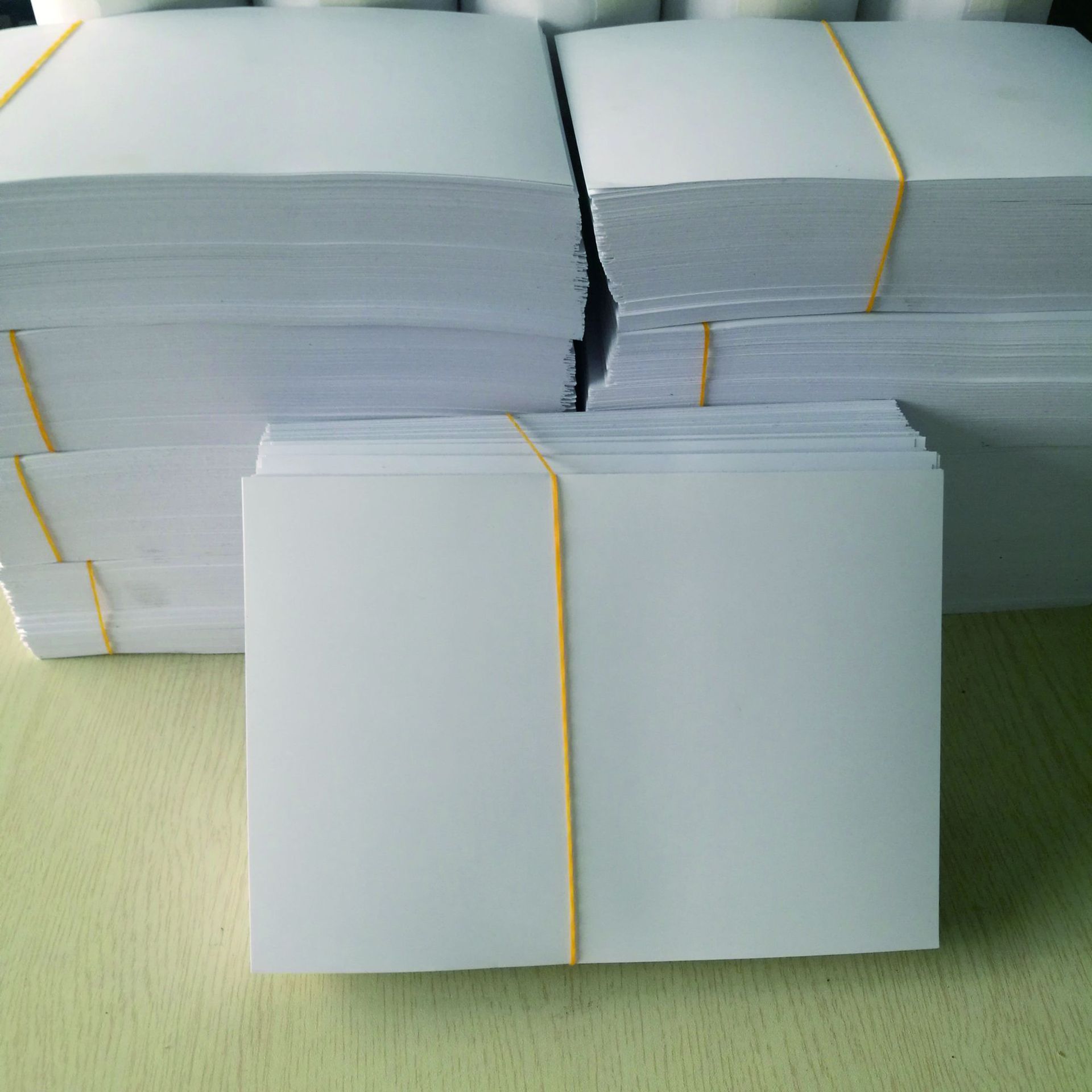 pvc不干胶合成纸打印纸防水纸防潮贴纸可定制a5不干胶商标贴纸