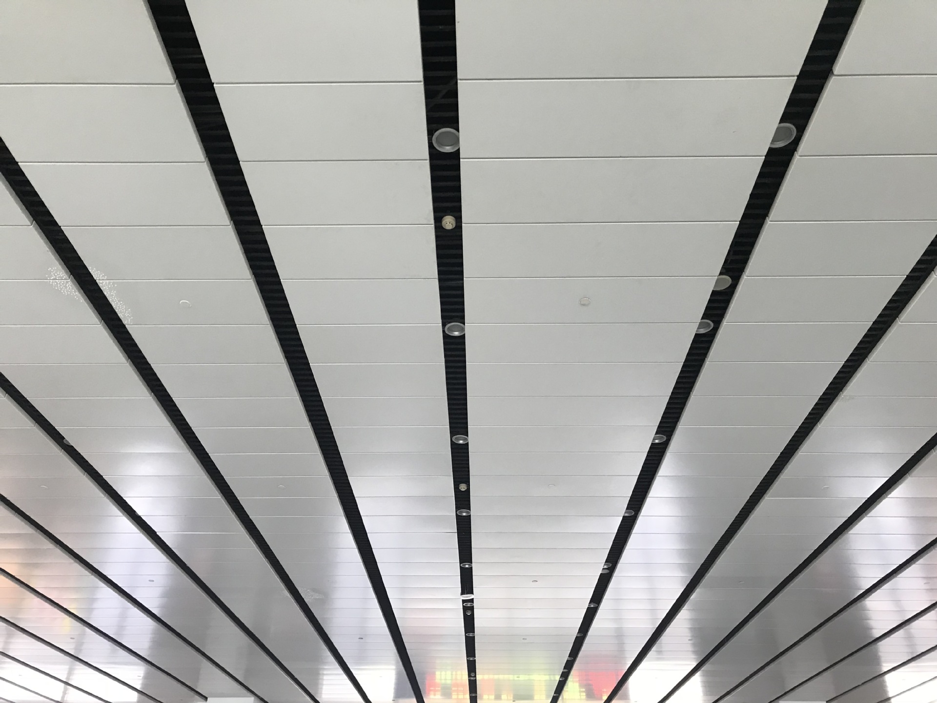 泉州车站候车大厅吊顶铝板天花 造型铝单板工行银行外墙铝单板-阿里巴