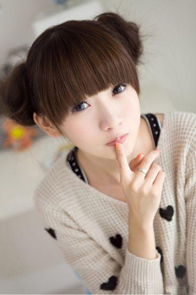 齐刘海双扎丸子头发型