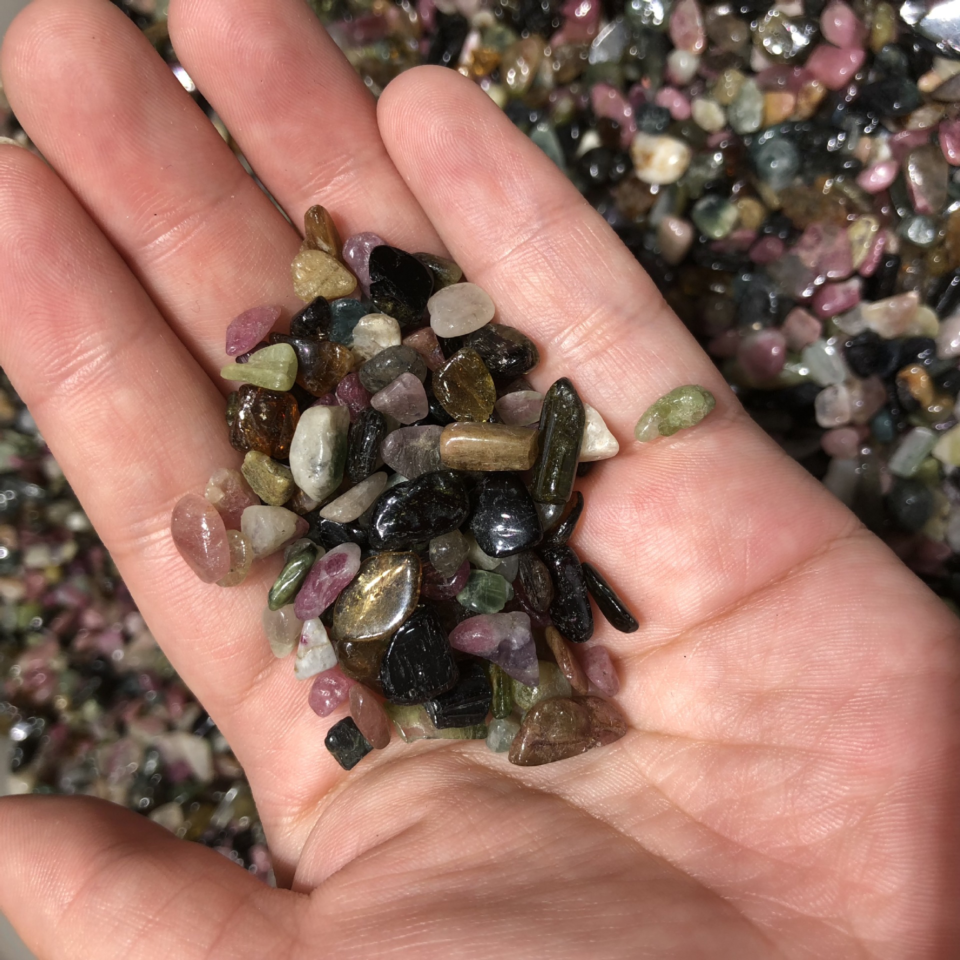 天然巴西红碧玺碎石水晶碎石消磁石 能量石托玛琳电气石厂家直销