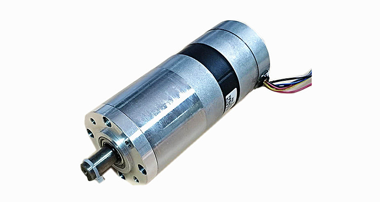 57防水无刷直流电机24v50转30w装行星减速箱4n.m马达带内置驱动板