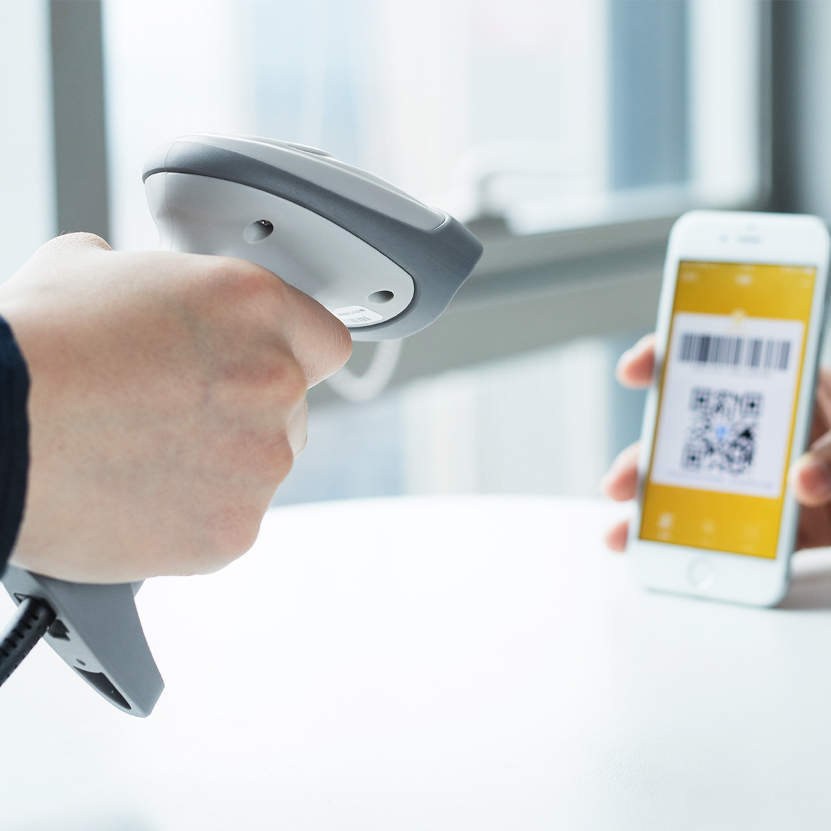 得力条码扫描枪有线扫码枪超市把抢快递单专用条形黑色灰色随机发