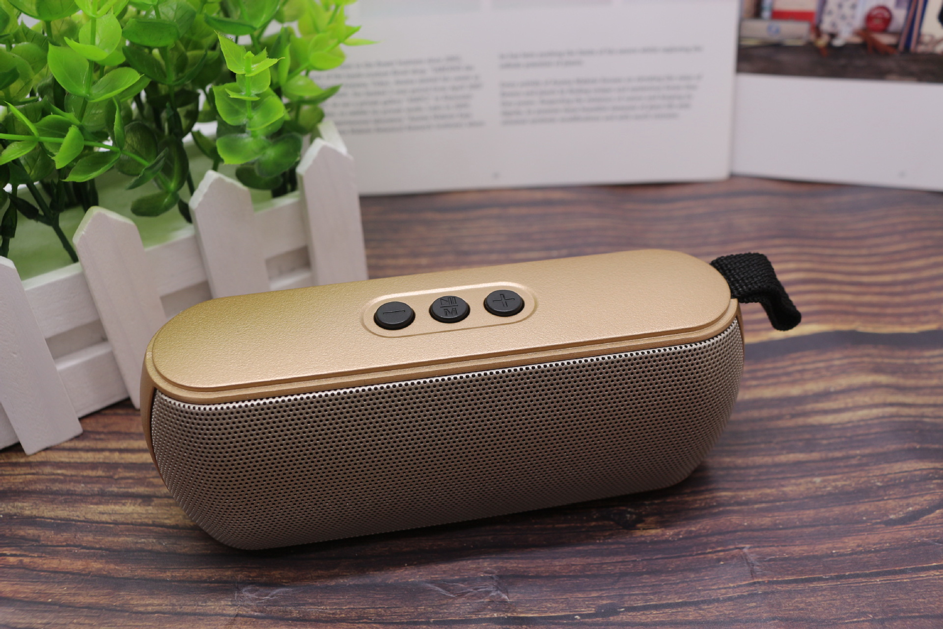 亚马逊新款h820无线蓝牙音箱手机迷你音响户外插卡低音炮定制logo