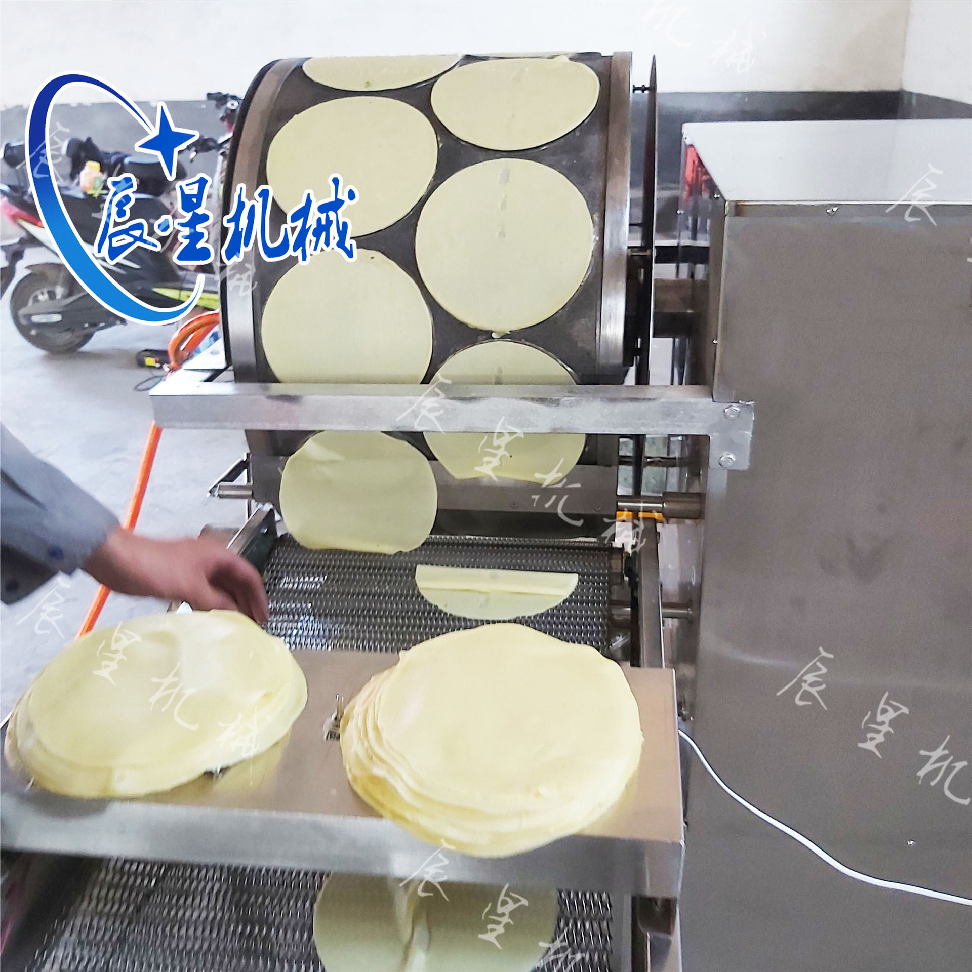 供应商用全自动烤鸭饼机 方形圆形春卷皮机器 榴莲千层蛋皮机器