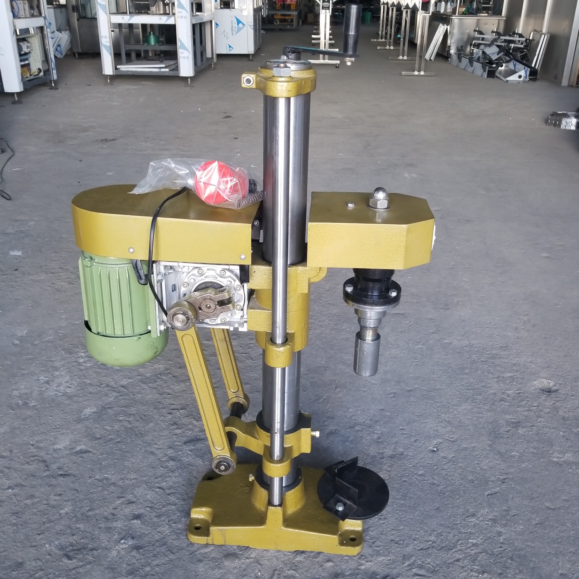 啤酒盖压盖机 半自动皇冠盖压盖机 菊花盖压盖机