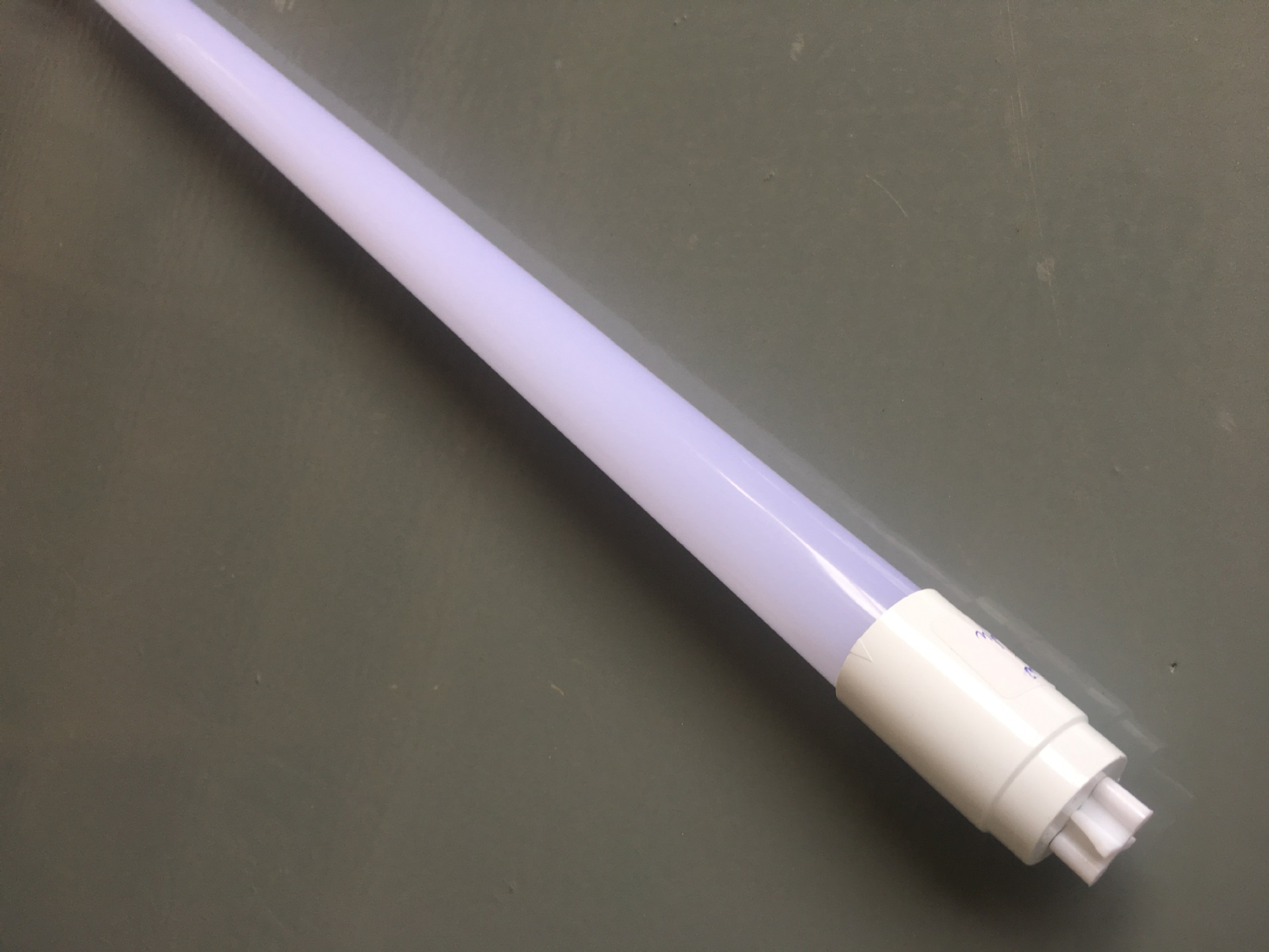 t8全塑灯管 无频闪 分体高亮 暖光 全塑料单端进电灯管-阿里巴巴