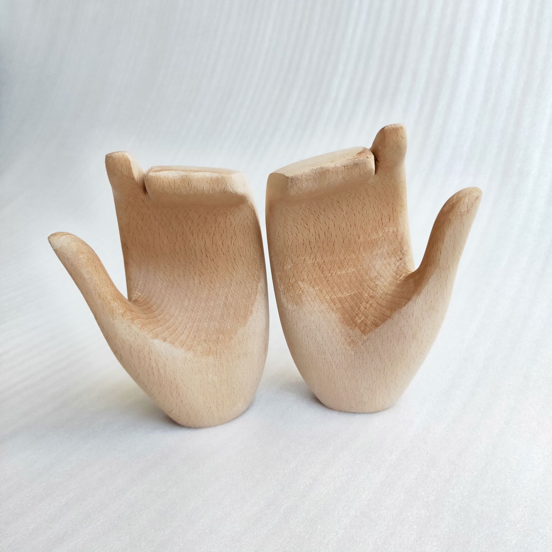 榉木女模特抽象弯手