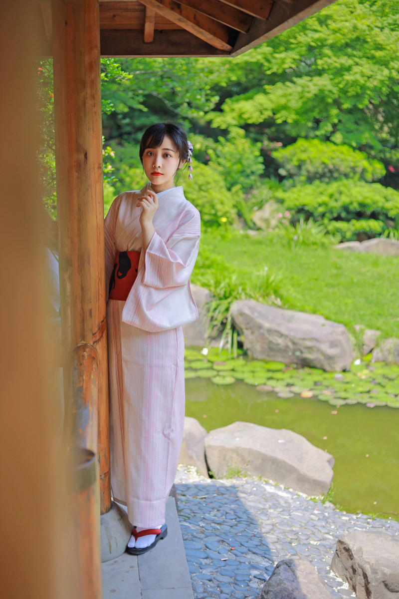 处理日本和服女 正装 2019新款条纹淡雅米色粉条纹改良版和服套装