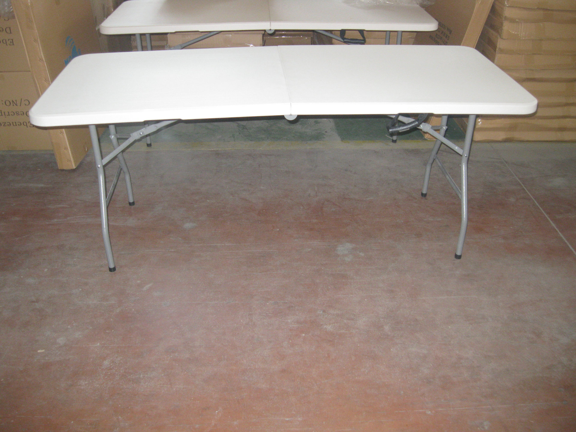 吹塑中空桌面折叠桌 pe聚乙烯塑料桌 可收桌腿餐桌 180c长方饭桌