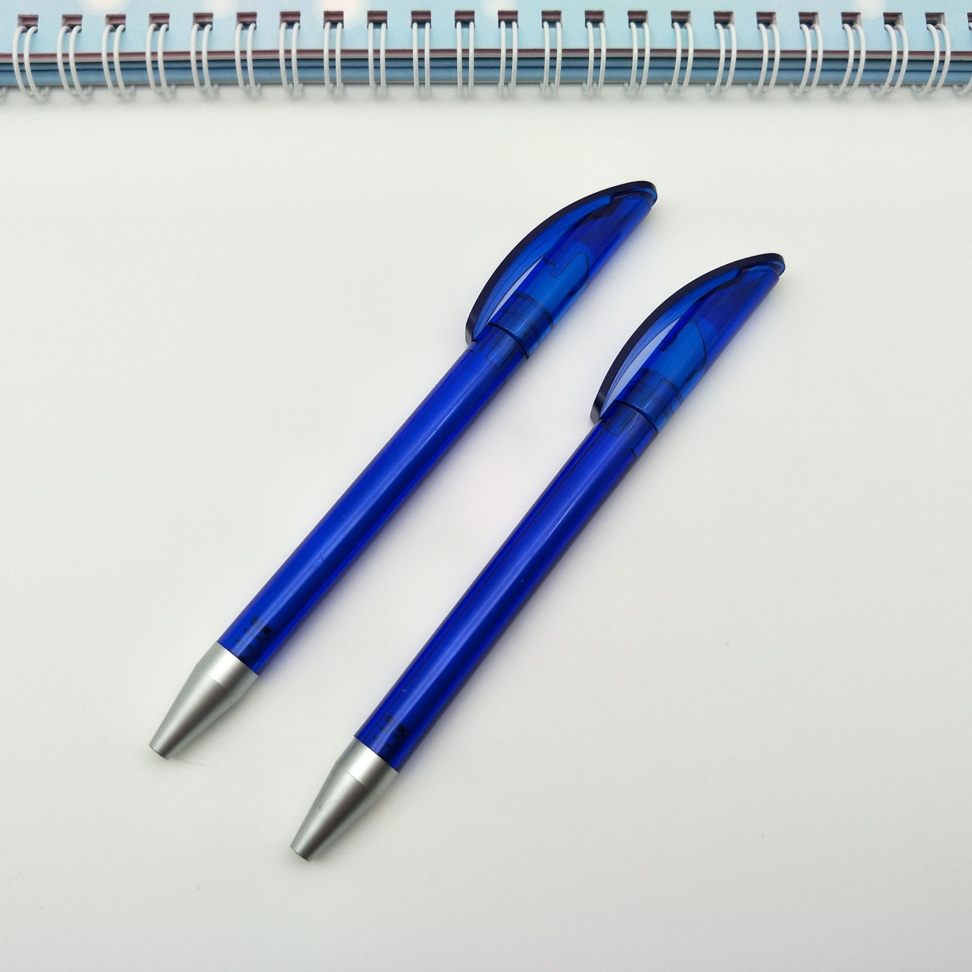 供应可定做logo经典老式扭扭笔 广告促销笔酒店圆珠笔