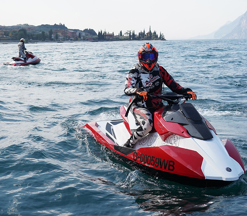 摩托艇 水上摩托快艇高速赛事艇双人喷水推进器摩托车跑车