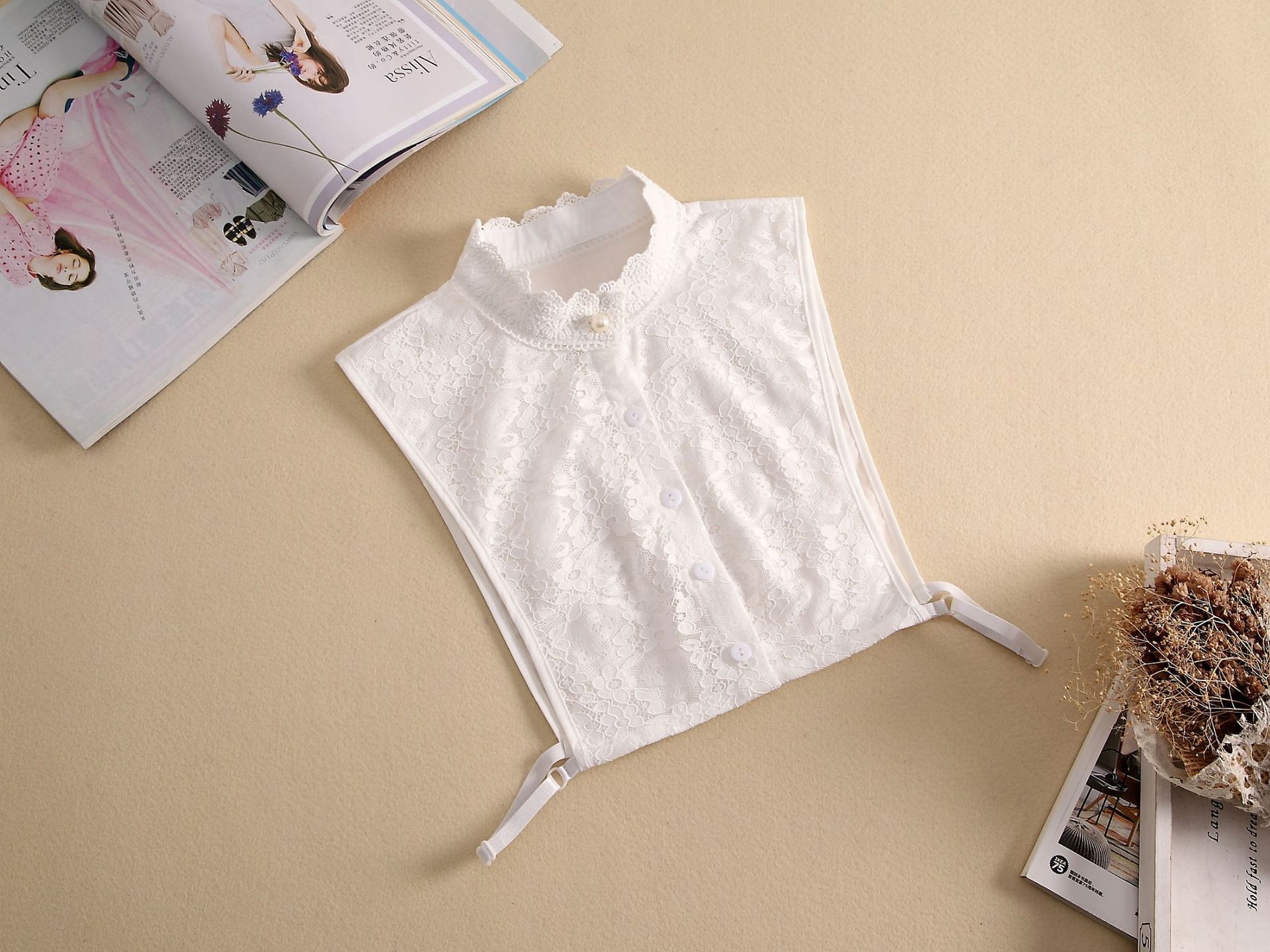 商品描述上市年份/季节2021年春季款式假衣领流行元素蕾丝加工方式