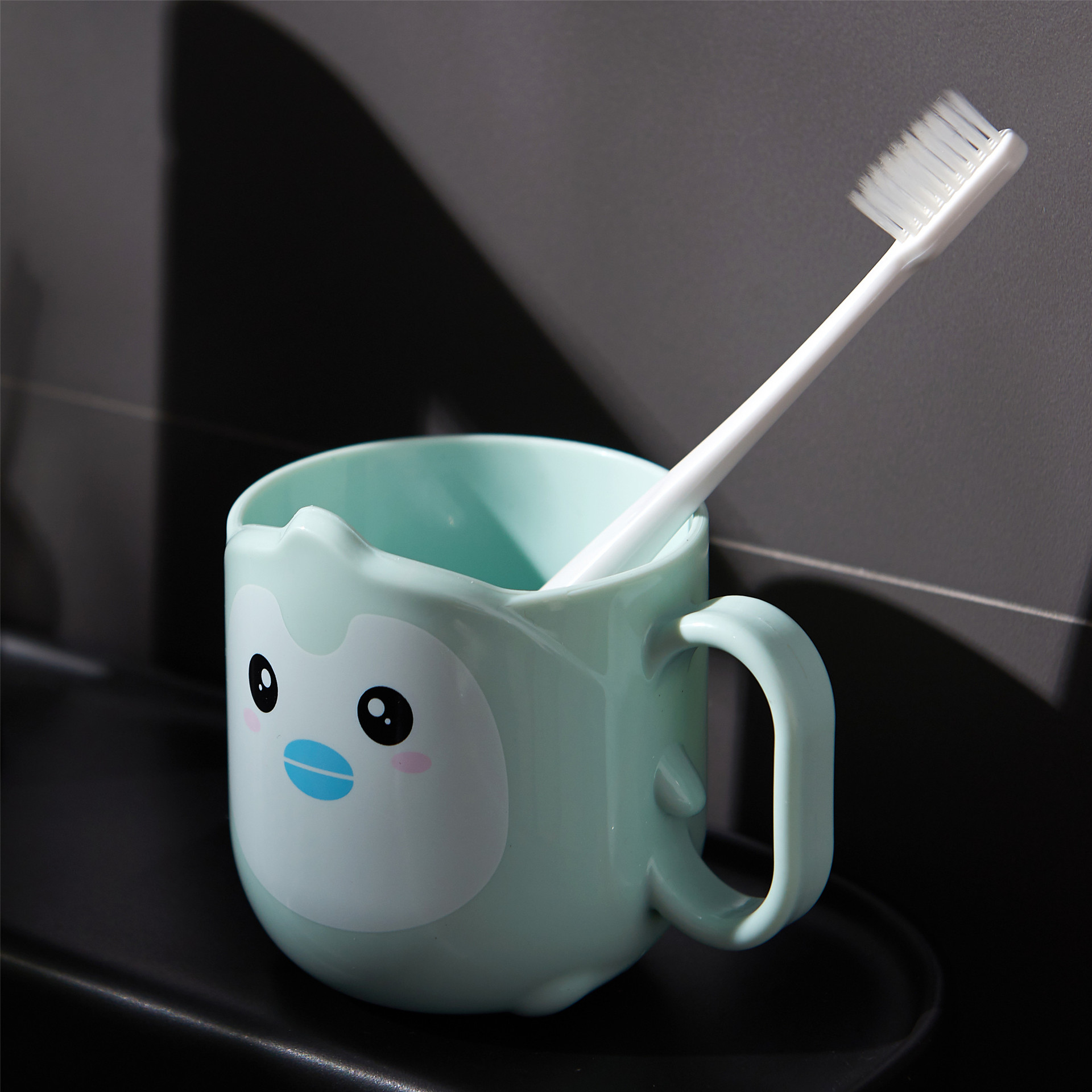 塑料加厚水杯儿童卡通漱口杯小企鹅杯可爱刷牙杯洗漱杯儿童刷牙杯