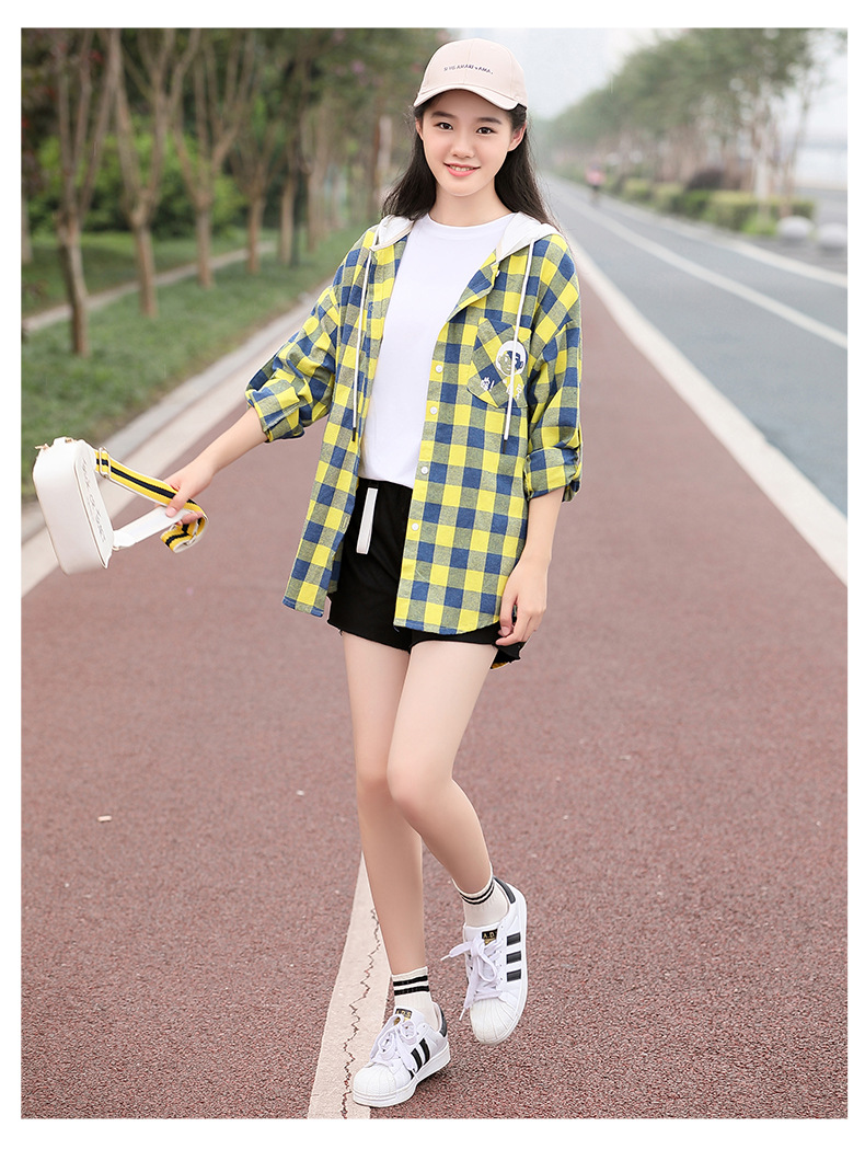 2020春秋季新款韩版宽松少女秋装初中高中学生长袖格子衬衫外套女