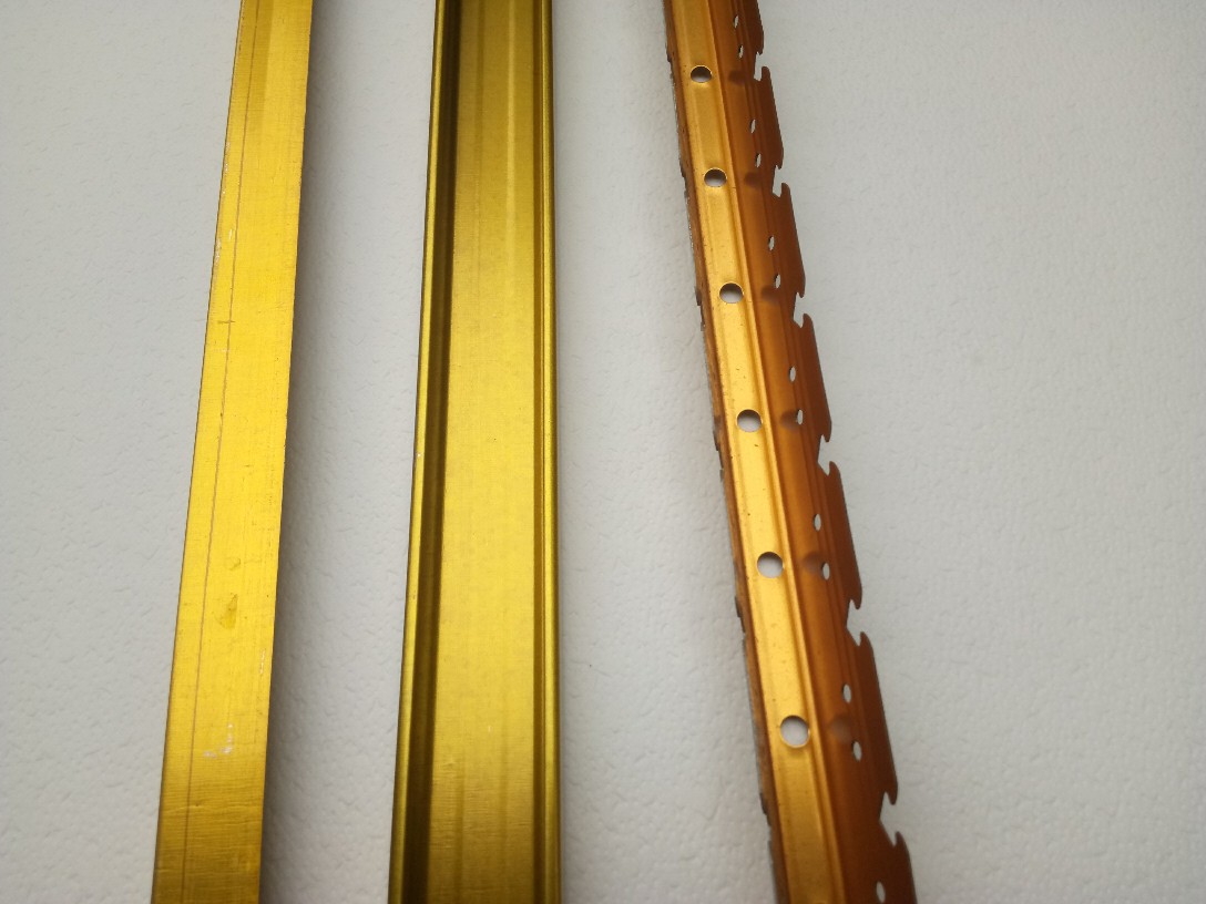 成都厂家隔墙龙骨吊顶龙骨铝天花龙骨不锈钢龙骨轻钢龙骨配送