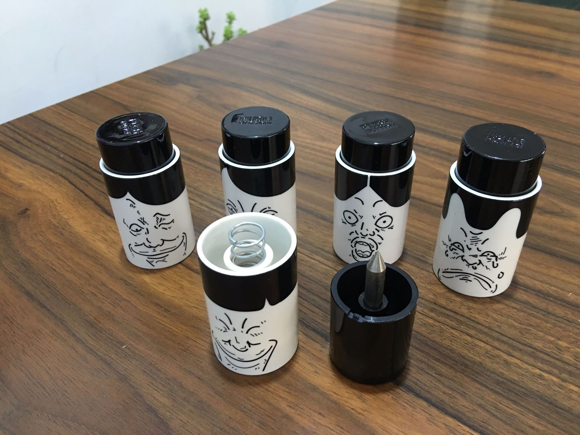 饮料瓶钻孔器穿孔器打孔工具开瓶器能瓶盖打孔器drink punch