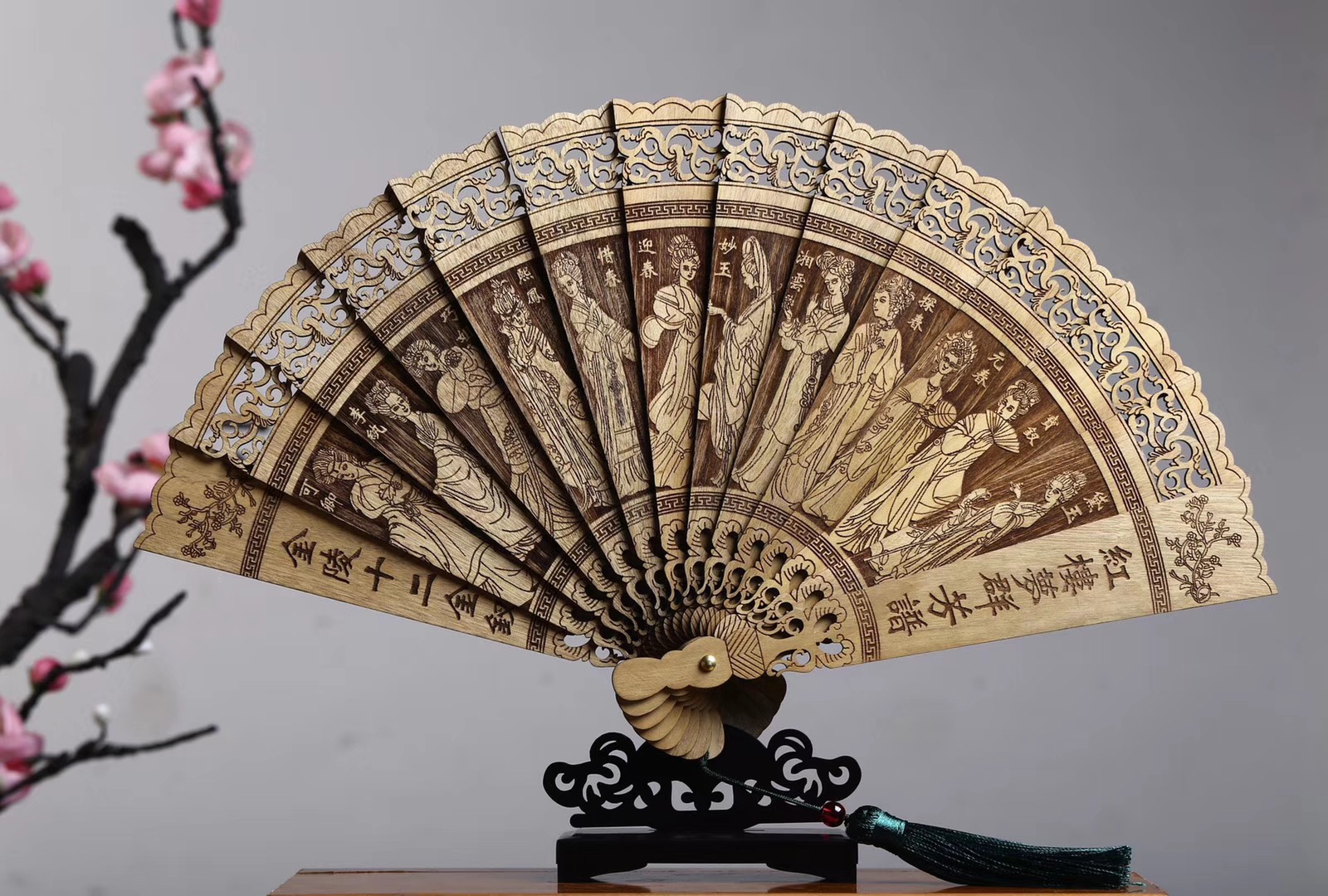 厂家直销金丝楠木质折扇中国风雕刻扇子 9款苏扇锦盒包装配底座