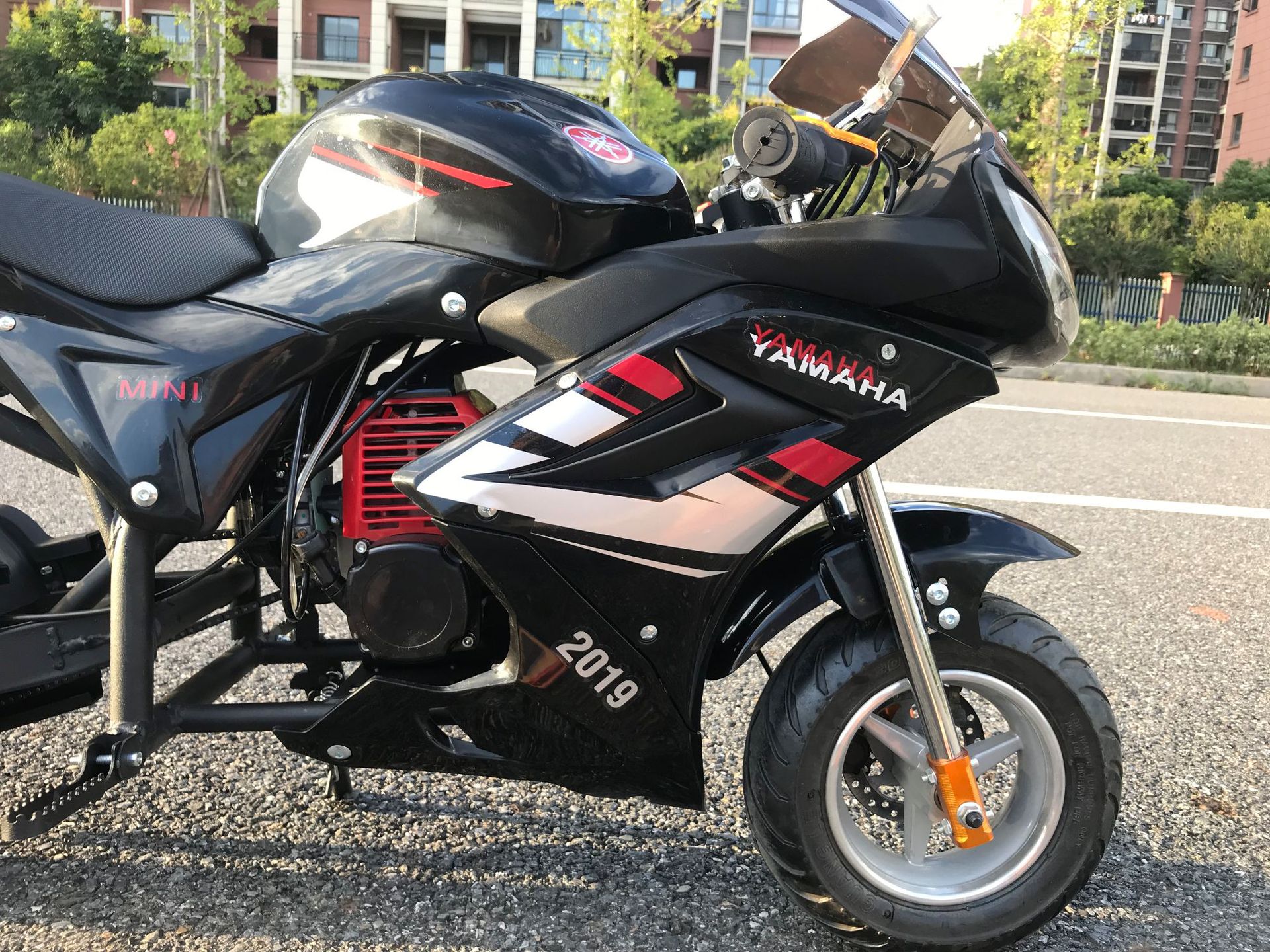 新款迷你中型跑车两轮小型摩托车迷你公路赛迷你摩托车49c带大灯