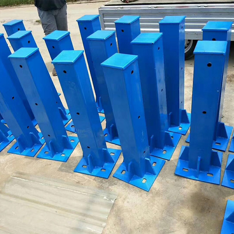 方形立柱厂家直销供应道路两边多规格安全防护栏配件镀锌喷塑立柱