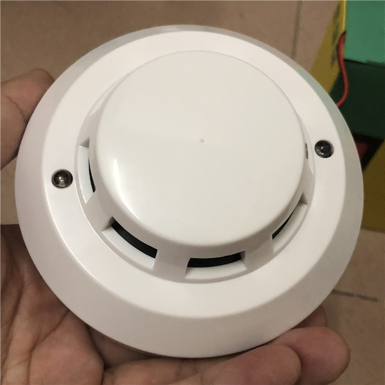 货厢车载高灵敏度有线声光烟雾报警器工厂仓库商用预防火灾探测器