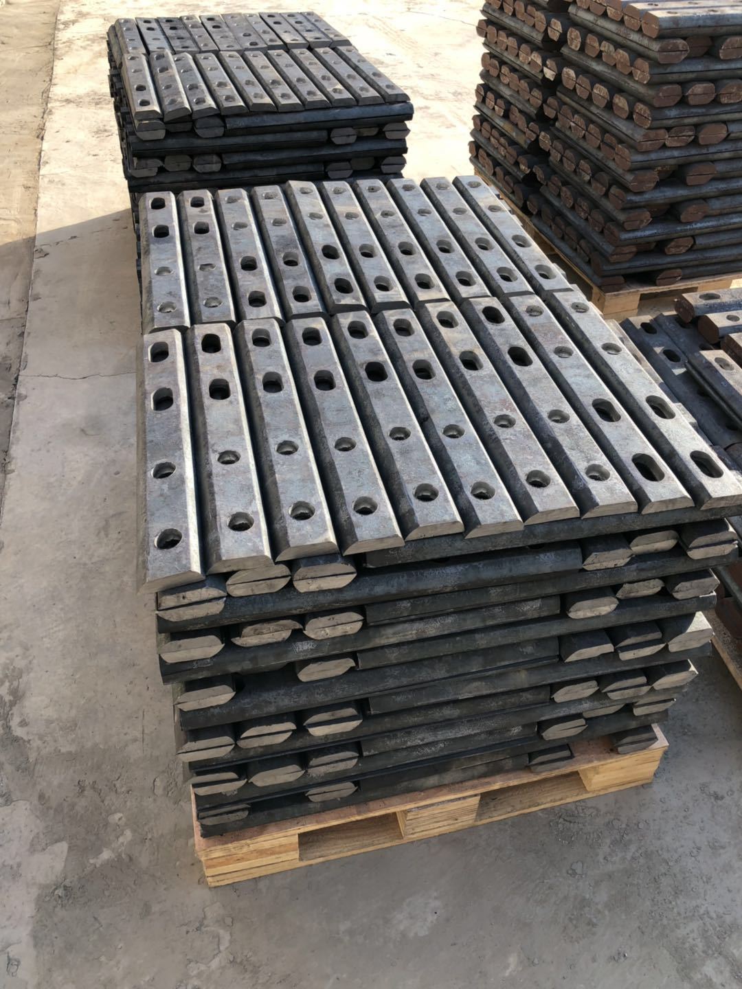 供应铁路鱼尾板,绝缘鱼尾板,异型鱼尾板,轨排鱼尾板,轨道夹板