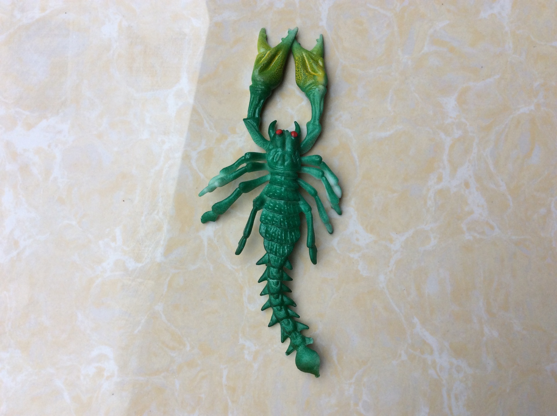 愚人节恶搞整蛊玩具跨境仿真tpr整人蝎子带绳子恶作剧蝎子批发