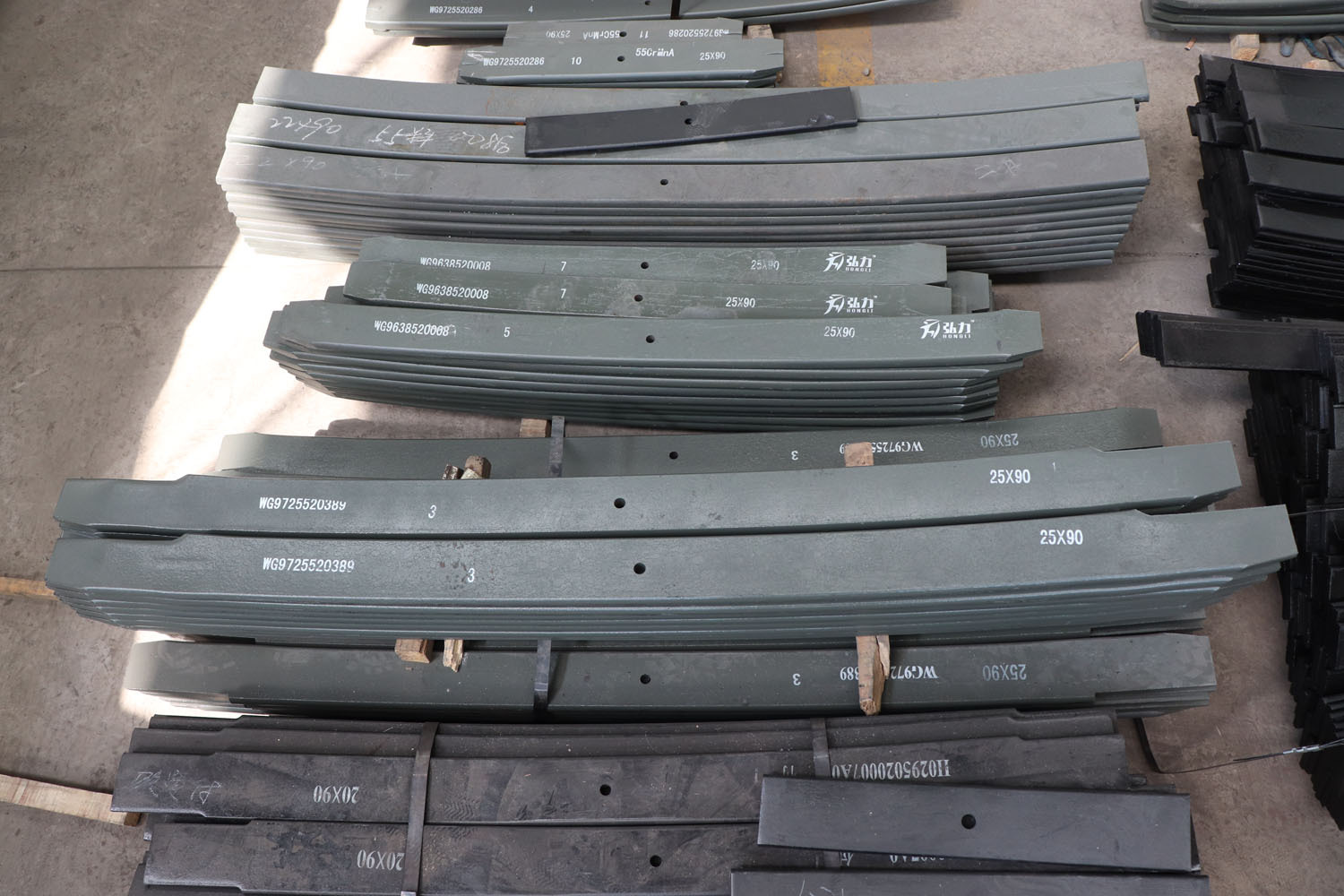 淄博弘力汽车配件弹板弹簧 定制汽车50crva汽车弹簧钢板