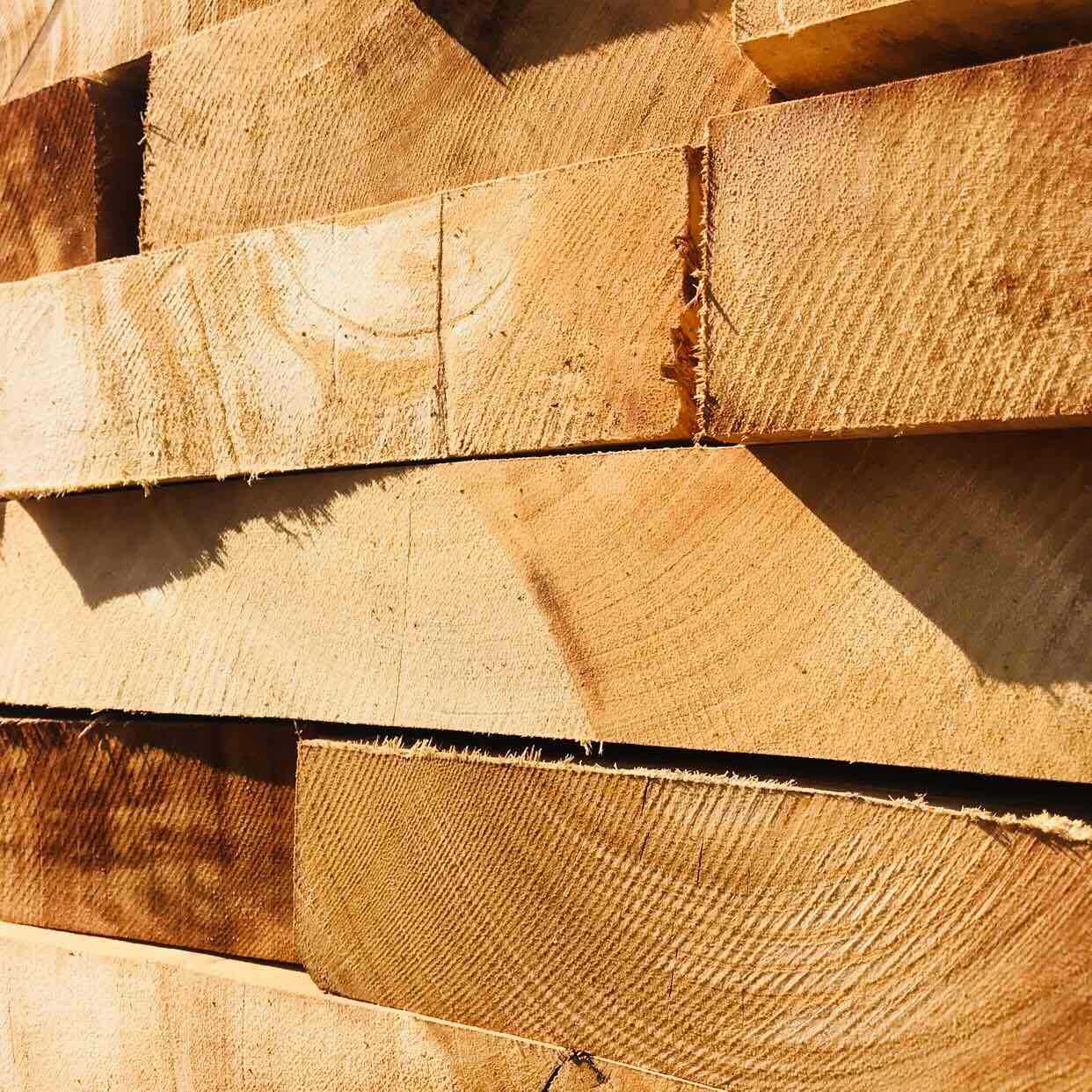 厂家直销海南橡胶木自然板材 木方条规格料 订制家具原木材料