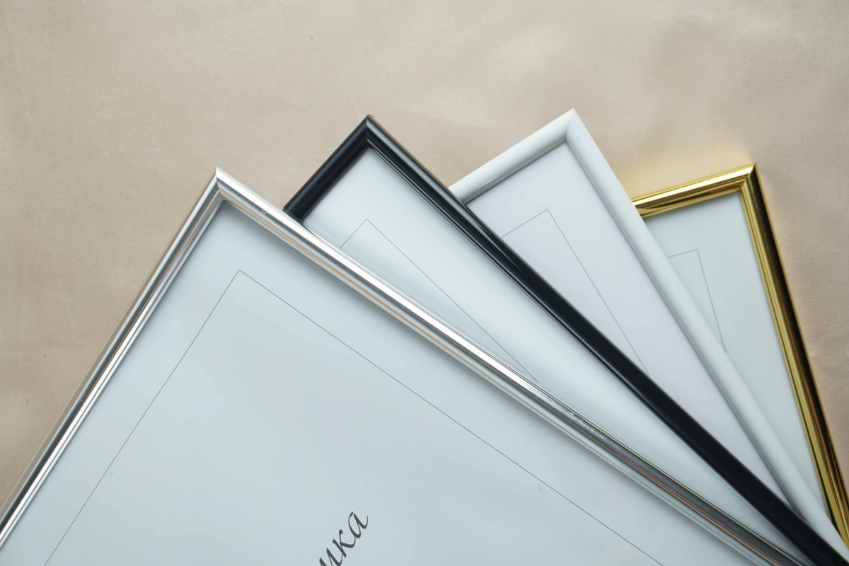 我公司是一家专业生产相框的厂家,秉承"客户null,质量至上"的经营理念