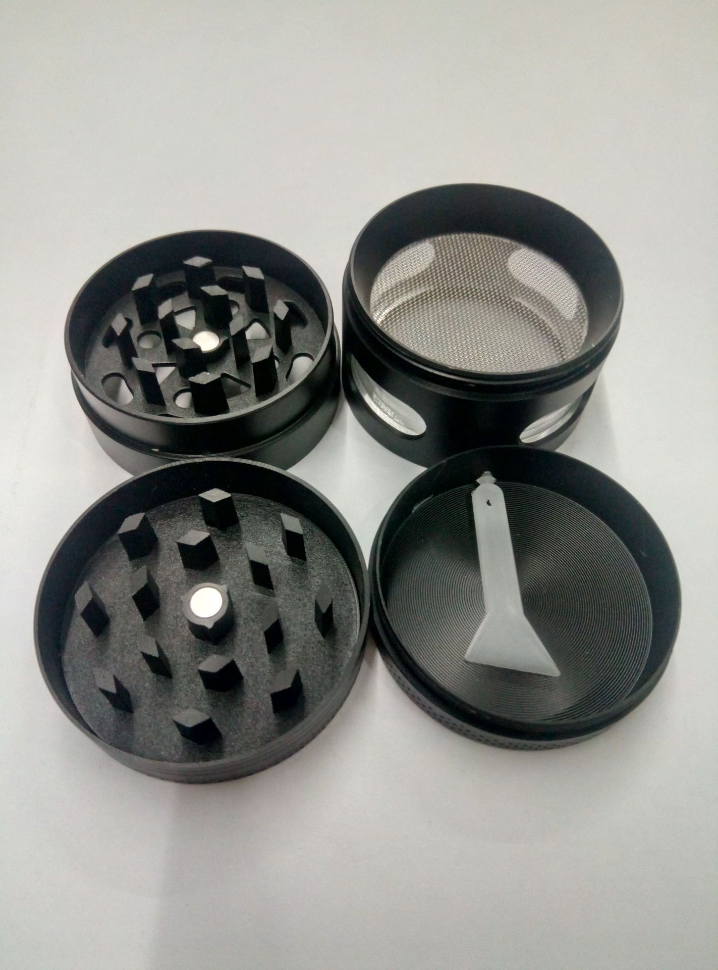 跨境热销4层40mm阿姆斯特丹锌合金磨烟器 经典图案金属烟草研磨器