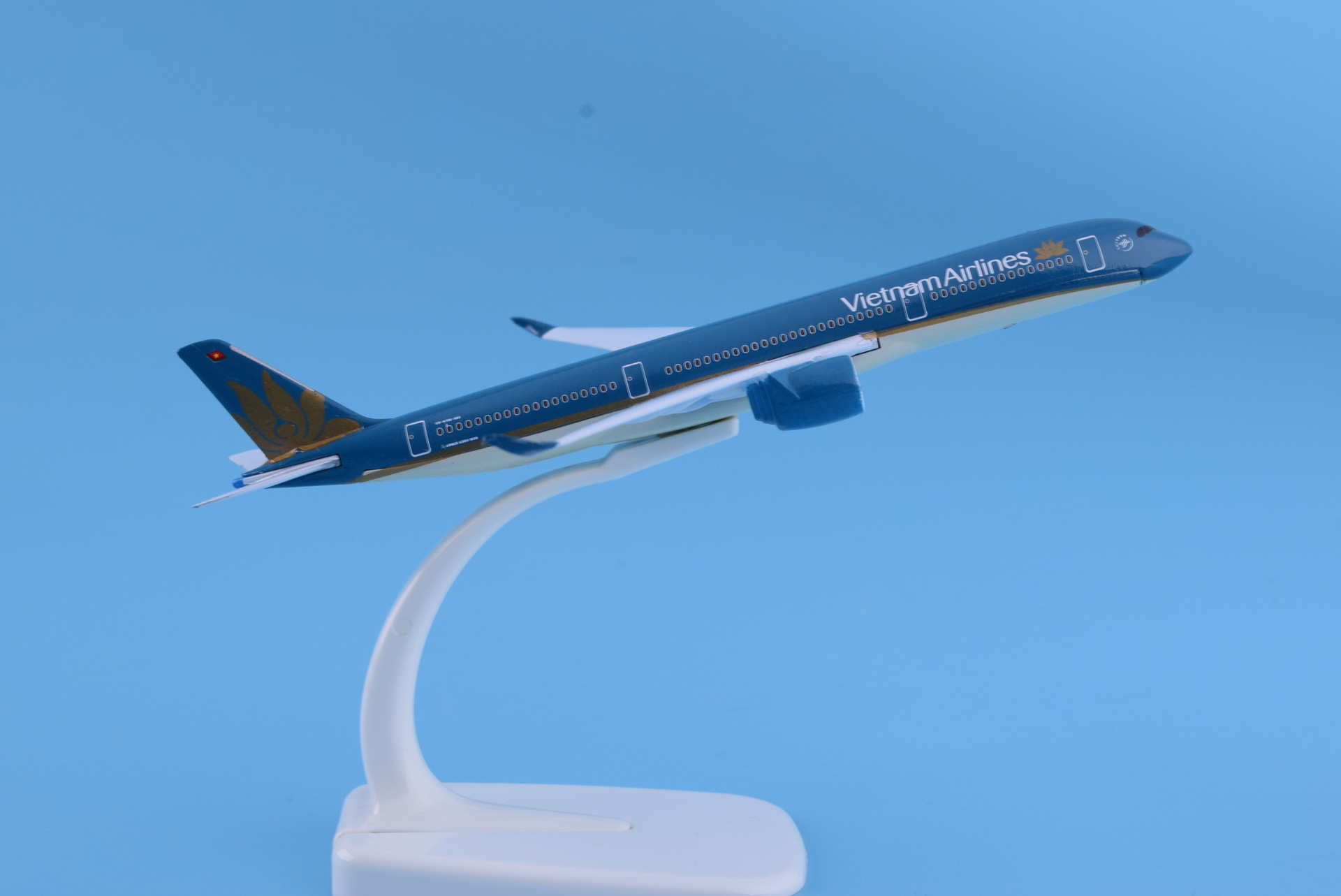 汕头金豪空客a350热销定制静态航模越南航空手工礼品合金飞机模型