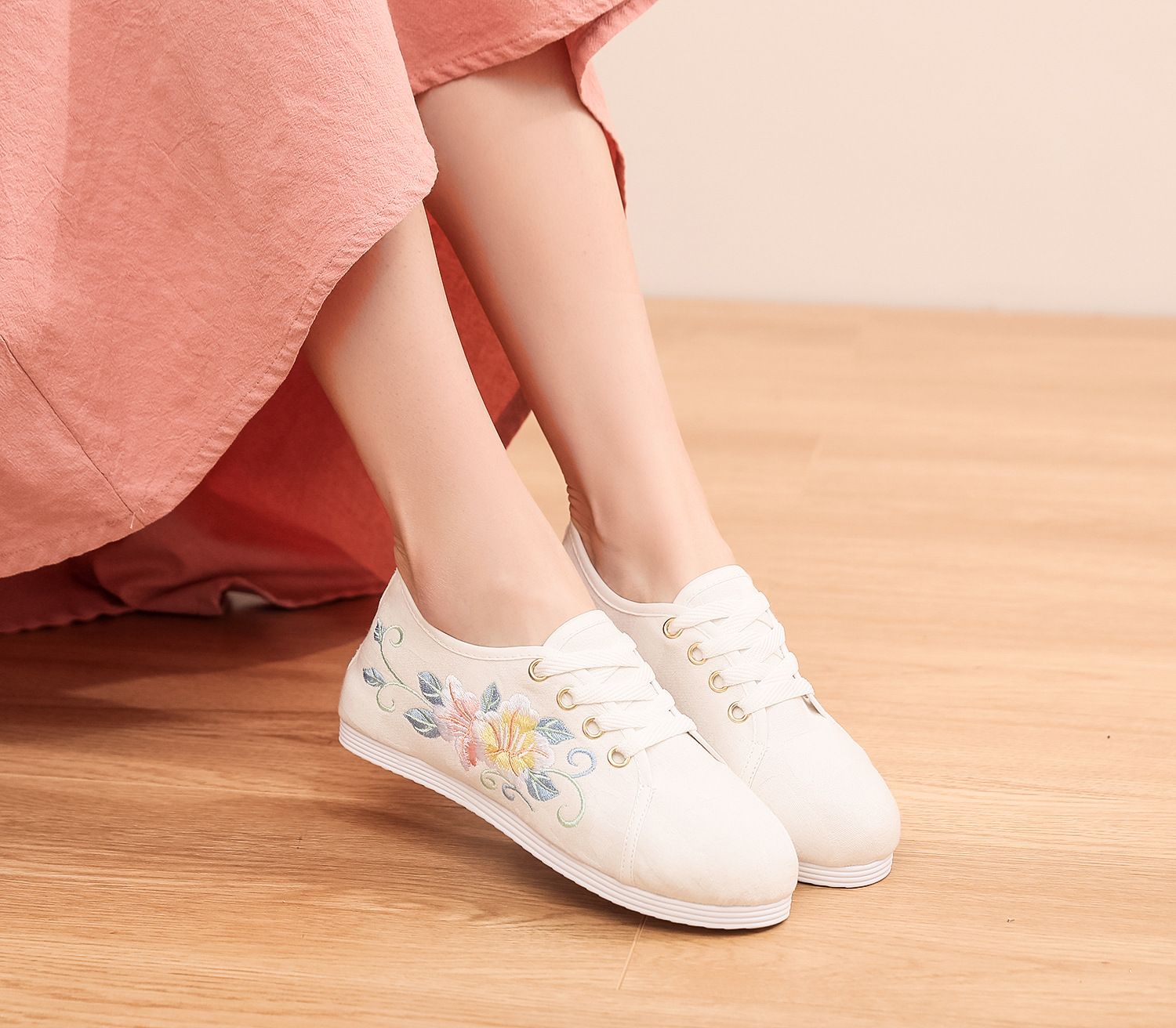 民族风百搭休闲绣花单鞋(货号 rs50821)