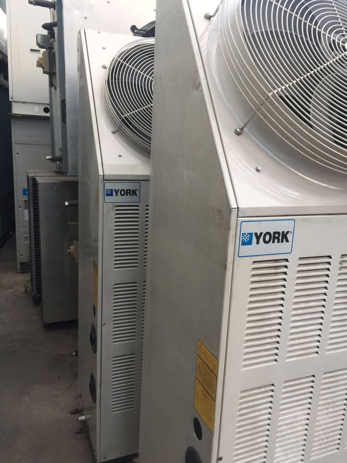 约克风冷模块(小水机)13匹制冷量32kw制热量33kw二手中央空调