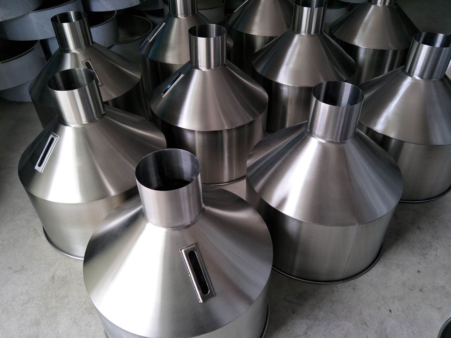 304不锈钢料斗加工 不锈钢锥形料斗 不锈钢加料斗 不锈钢料斗加工