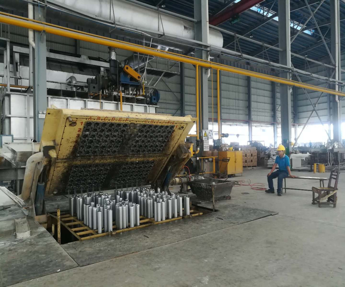 主营产品:燃气熔铝炉;电机烘箱;燃气烘箱;高温烘箱;砂芯烘干炉;铝