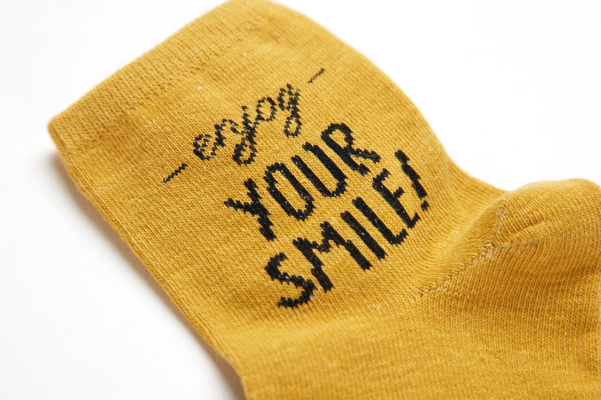 2019秋季新品英文提花可爱日系短筒袜女短袜棉袜