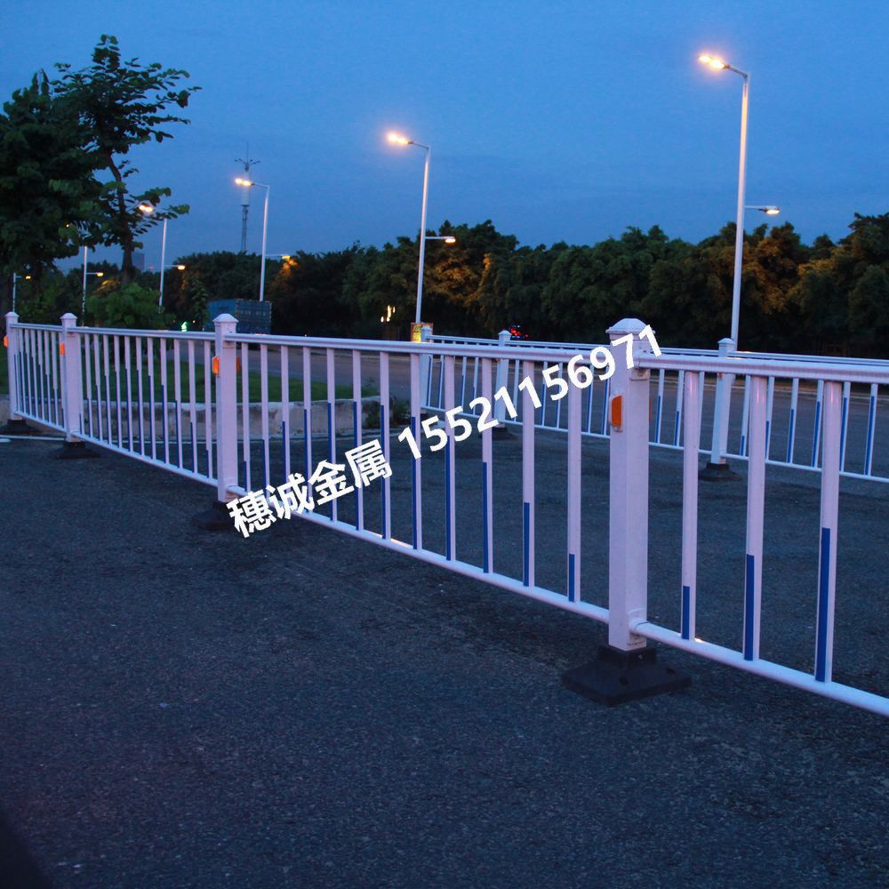 广州道路锌钢护栏蓝白人行道护栏市政防撞栏马路中间交通隔离围栏