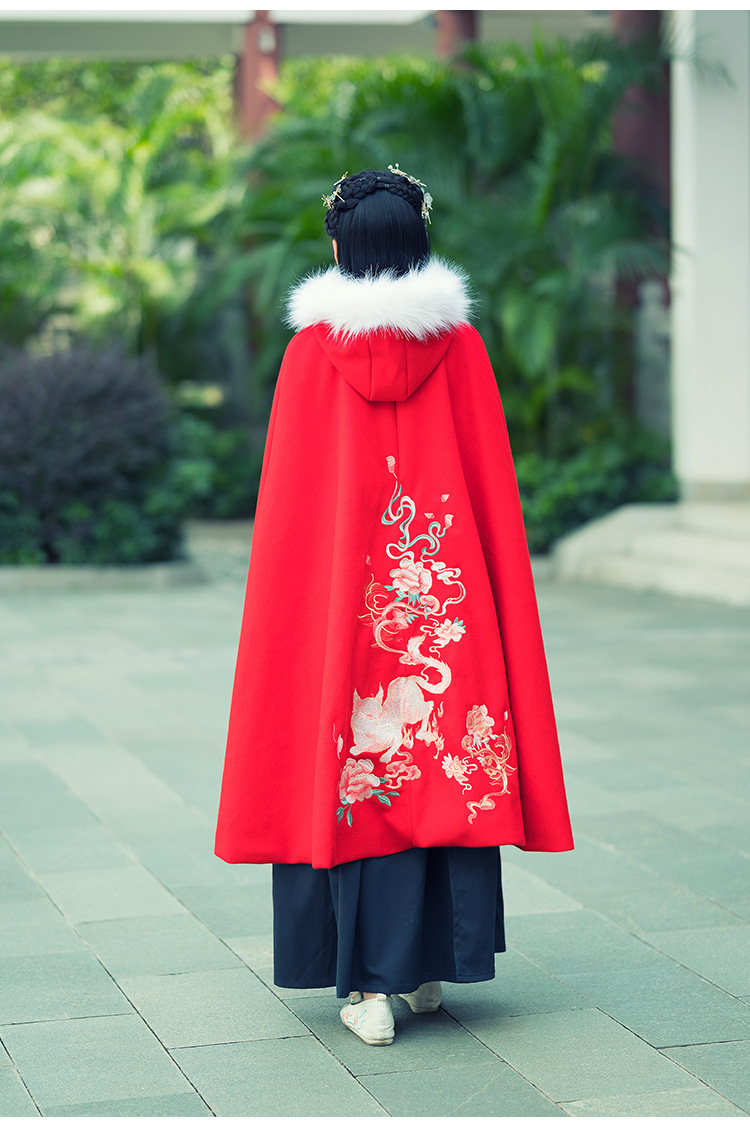 原创小狐狸刺绣花斗篷汉元素汉服加绒加厚双面呢 大毛领披风5858