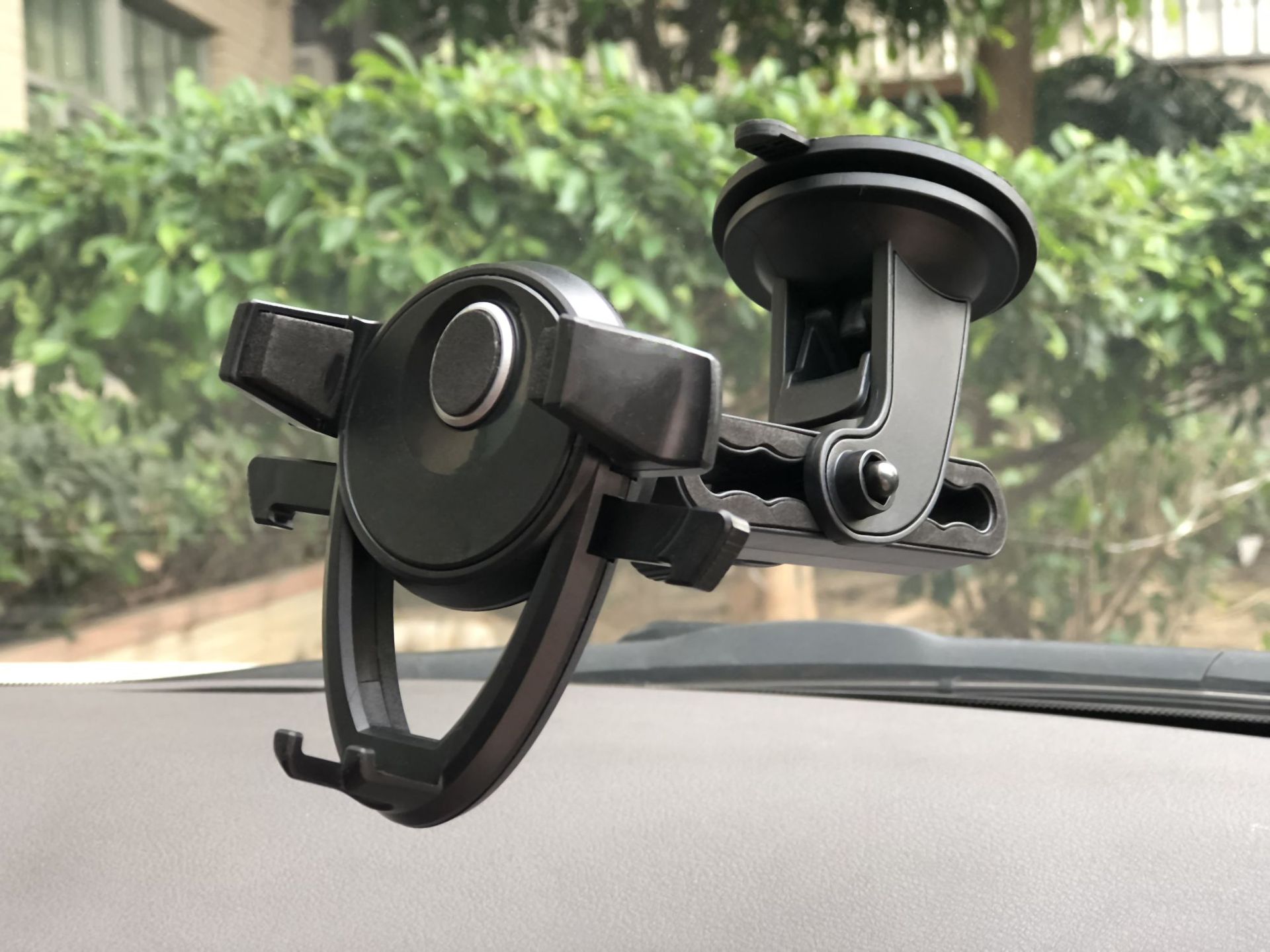 新款手机支架伸缩胶底吸盘仪表台手机座挡风玻璃自动锁厂家直销