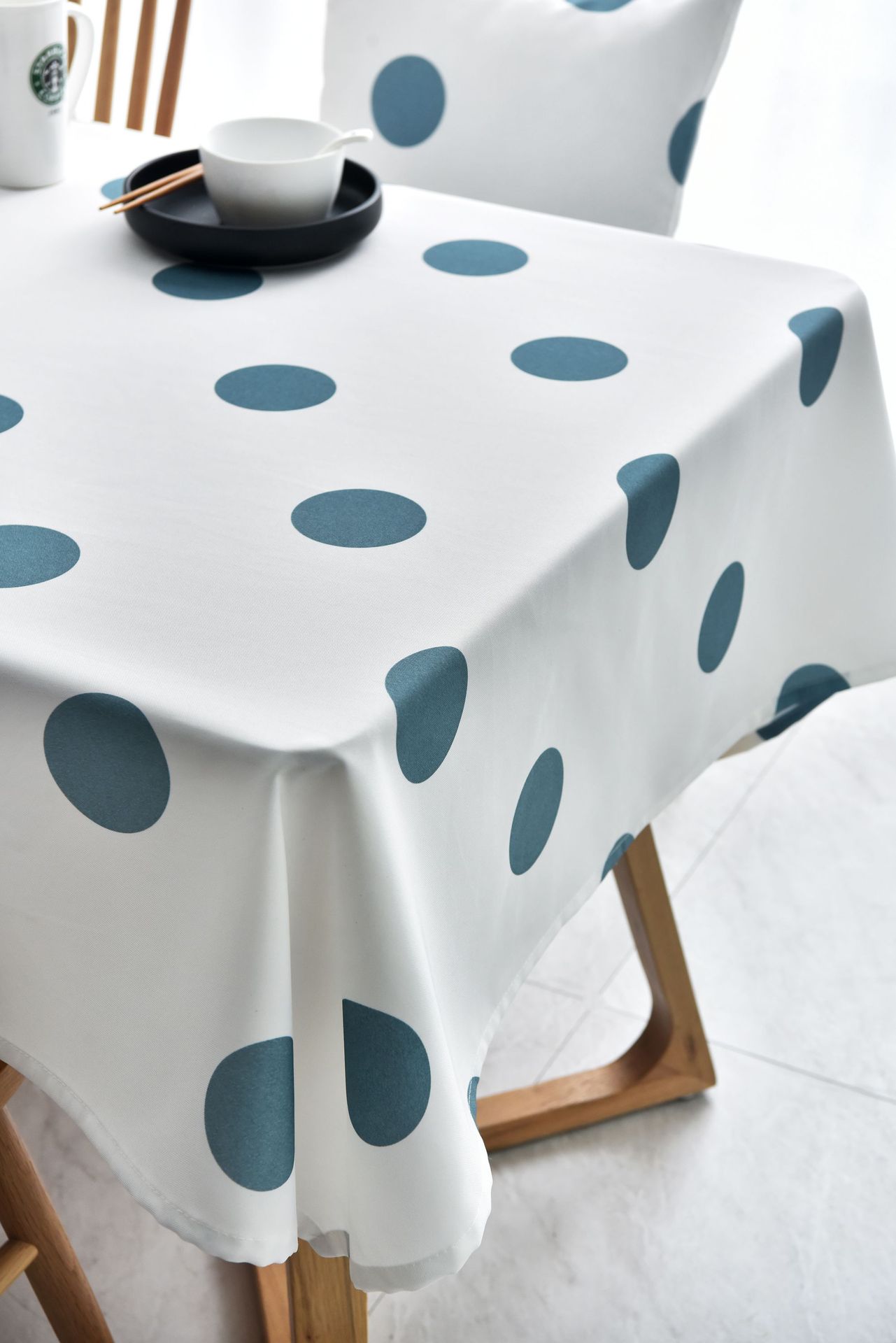 网红防水大圆点桌布tpu一件代发免洗防油防烫防水台布家用北欧风