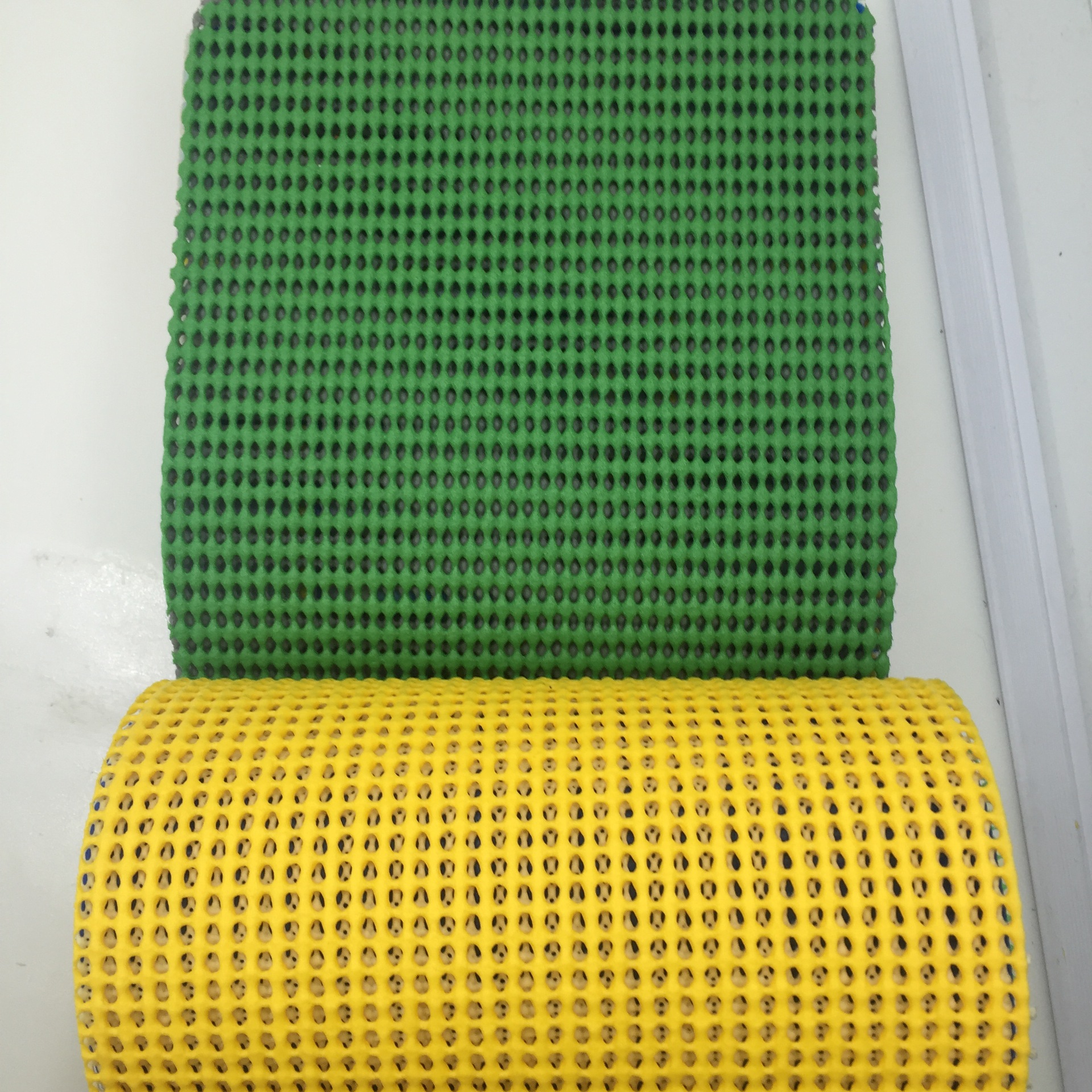 厂家直销pvc发泡防滑网布6p环保网格布沙发防滑布全涤菱形网眼布