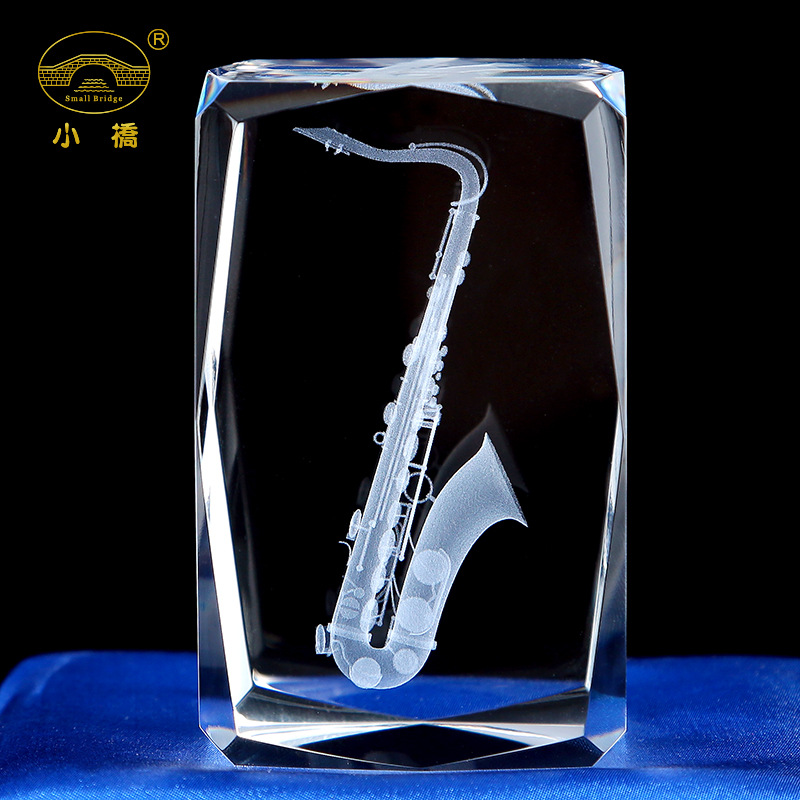 水晶内雕乐器萨克斯内雕摆件学校周年庆校庆小礼品创意毕业纪念品