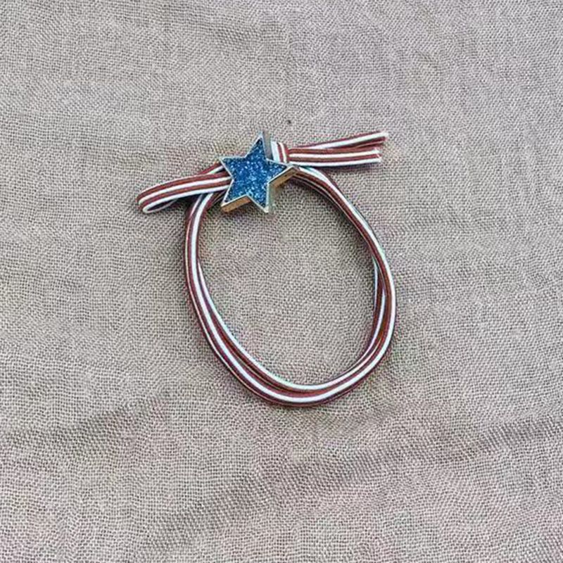 这些皮筋手机实拍 处理的不大好 美颜都没的呢,实物可能会更好看哦 有