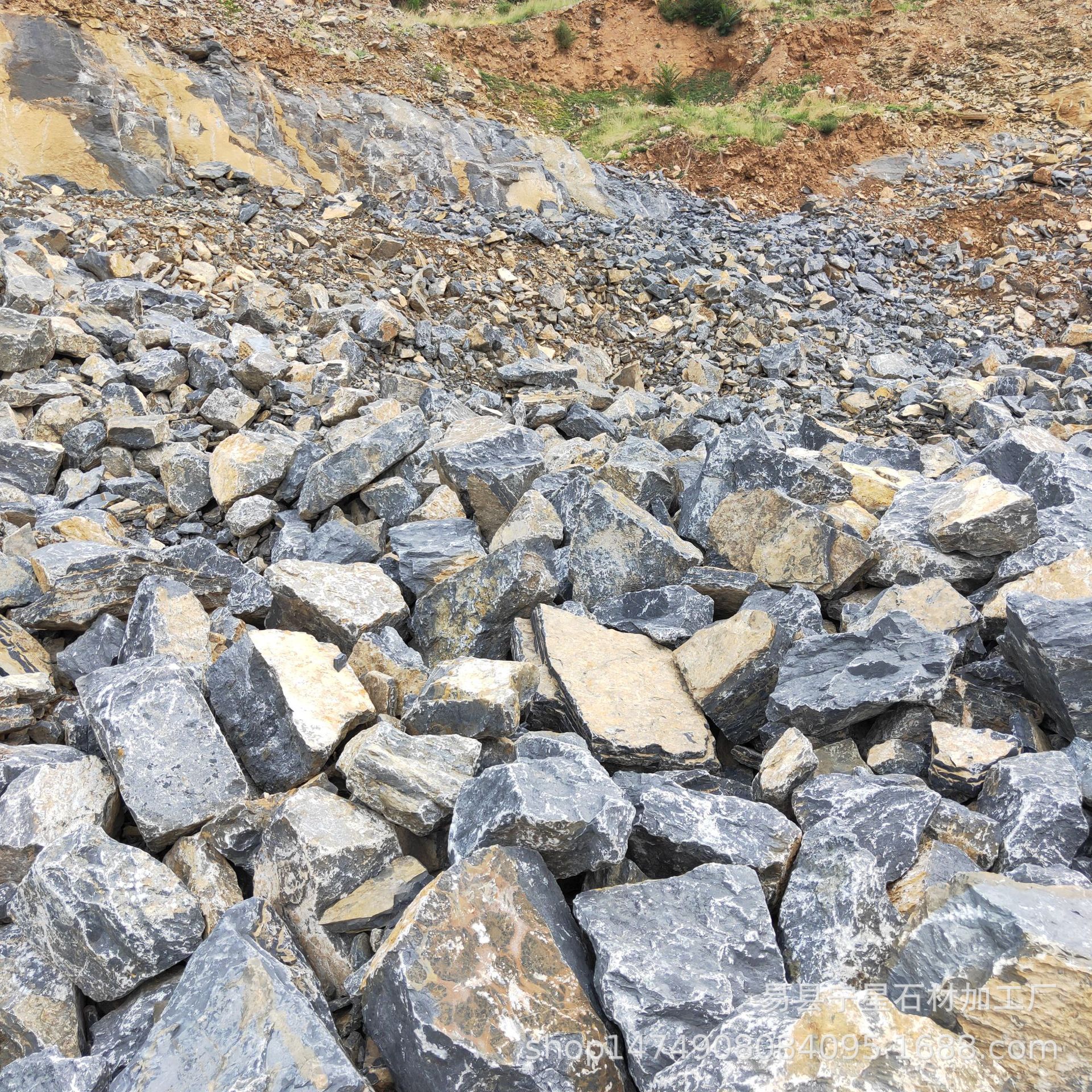 片石护坡石砌墙石垒墙石手搬块石自然面青石块不规则块石源头厂家