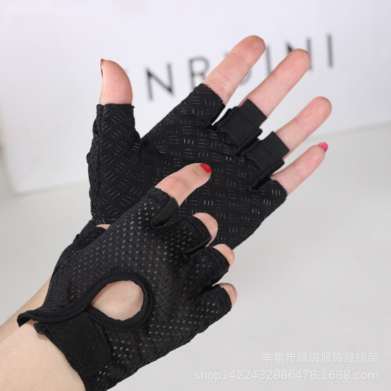 Wholesale Summer Thin Men's Half Finger Gloves Mesh Breathable Cycling Gloves Barbell Fitness Gloves Female Outdoor Sports