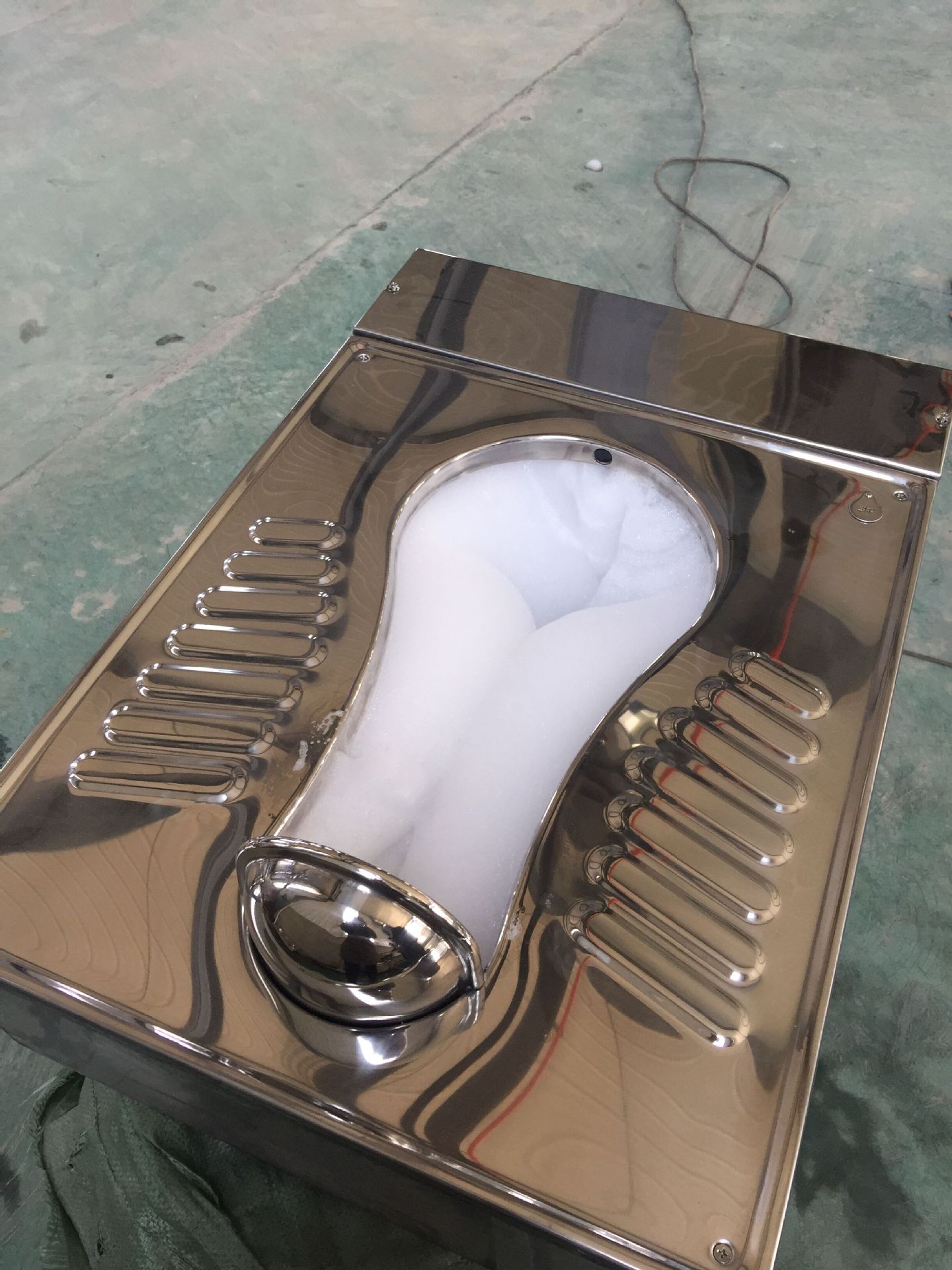 不锈钢发泡蹲便器