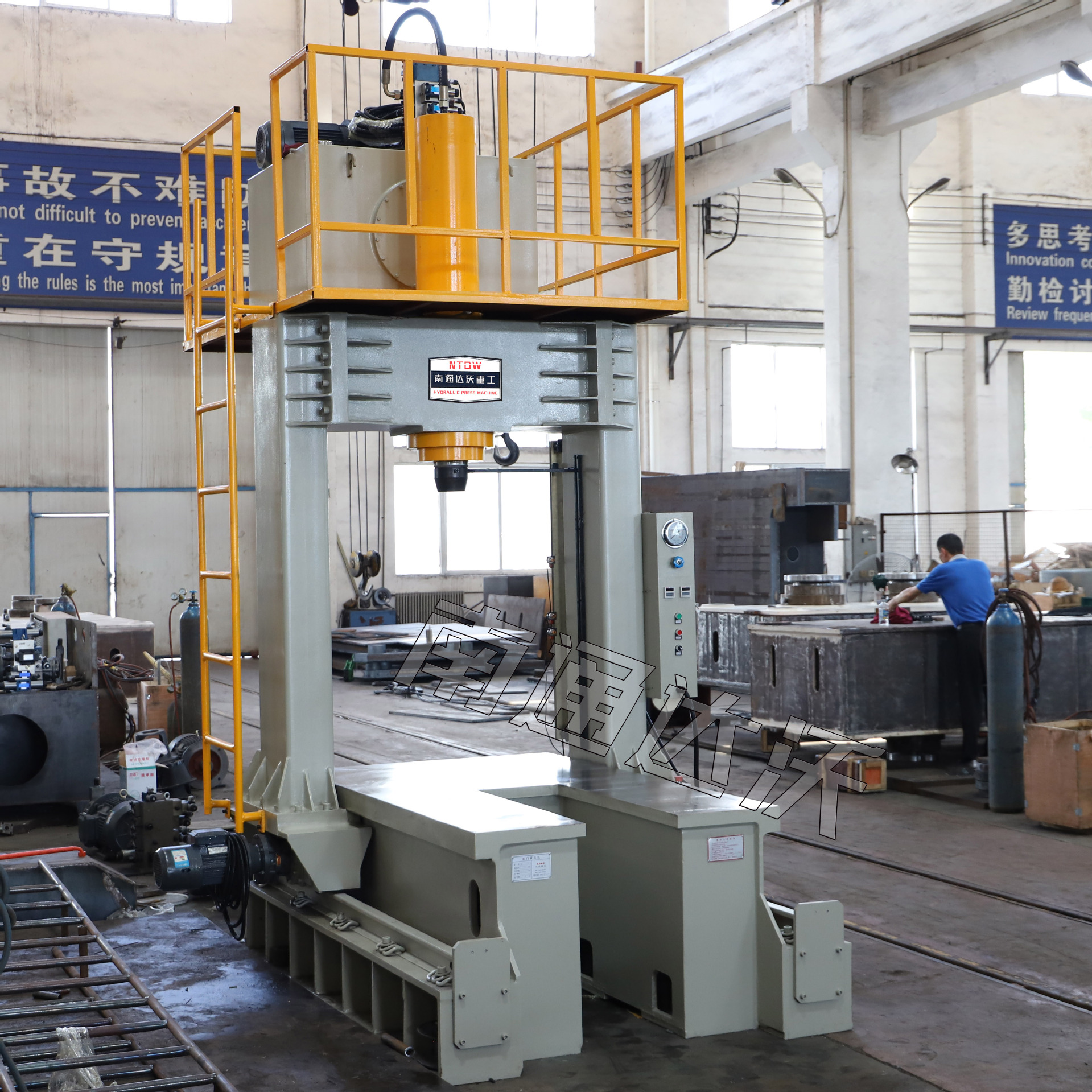 南通液压机厂家直销200吨可移动式龙门液压机全自动龙门液压机