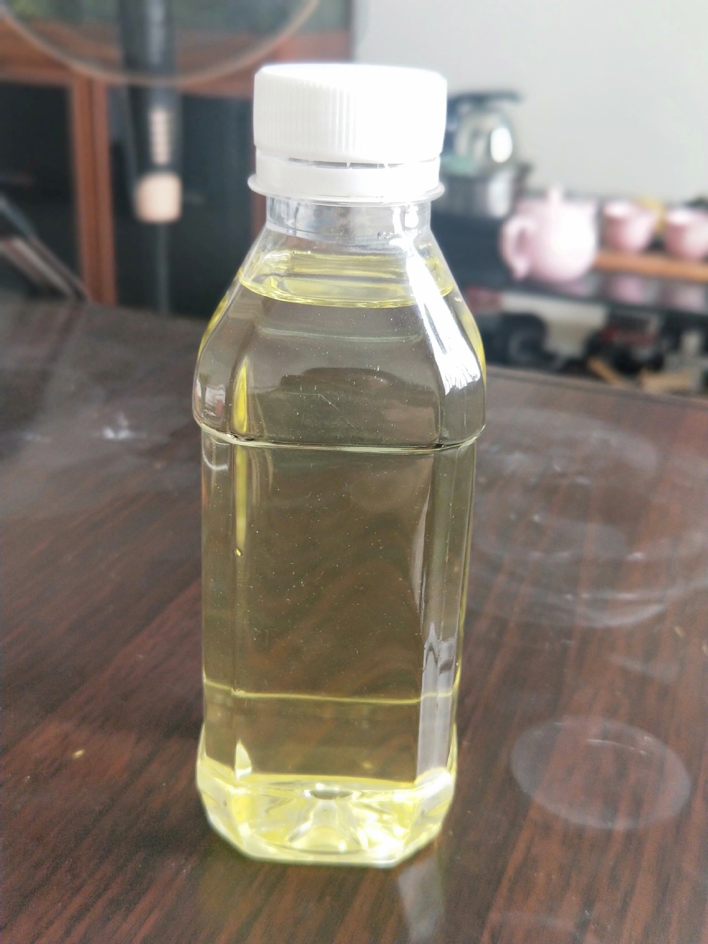 产品编号:p70 分子量:327 用途:本品为微黄色油状液体,溶于苯,醇,酯