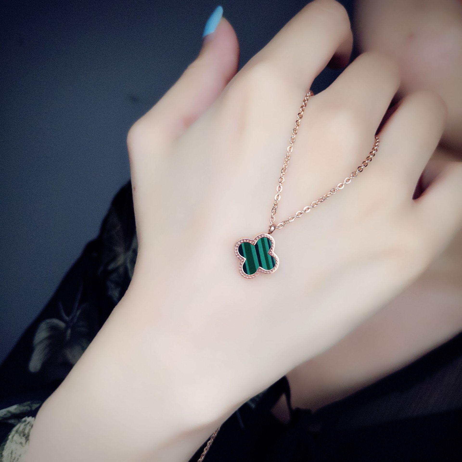 日韩版时尚18k玫瑰金四叶草项链女网红款钛钢锁骨链双面吊坠饰品